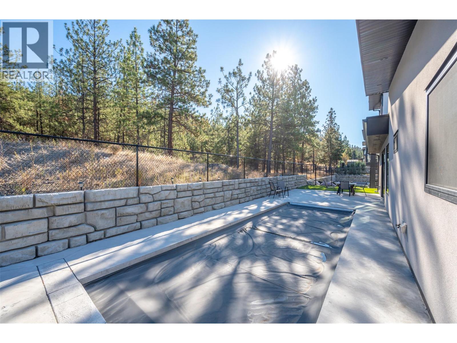 Picture for 2776 Hawthorn  Drive https://www.cirrealty.ca/reb/bc/0/10366160_56.jpg