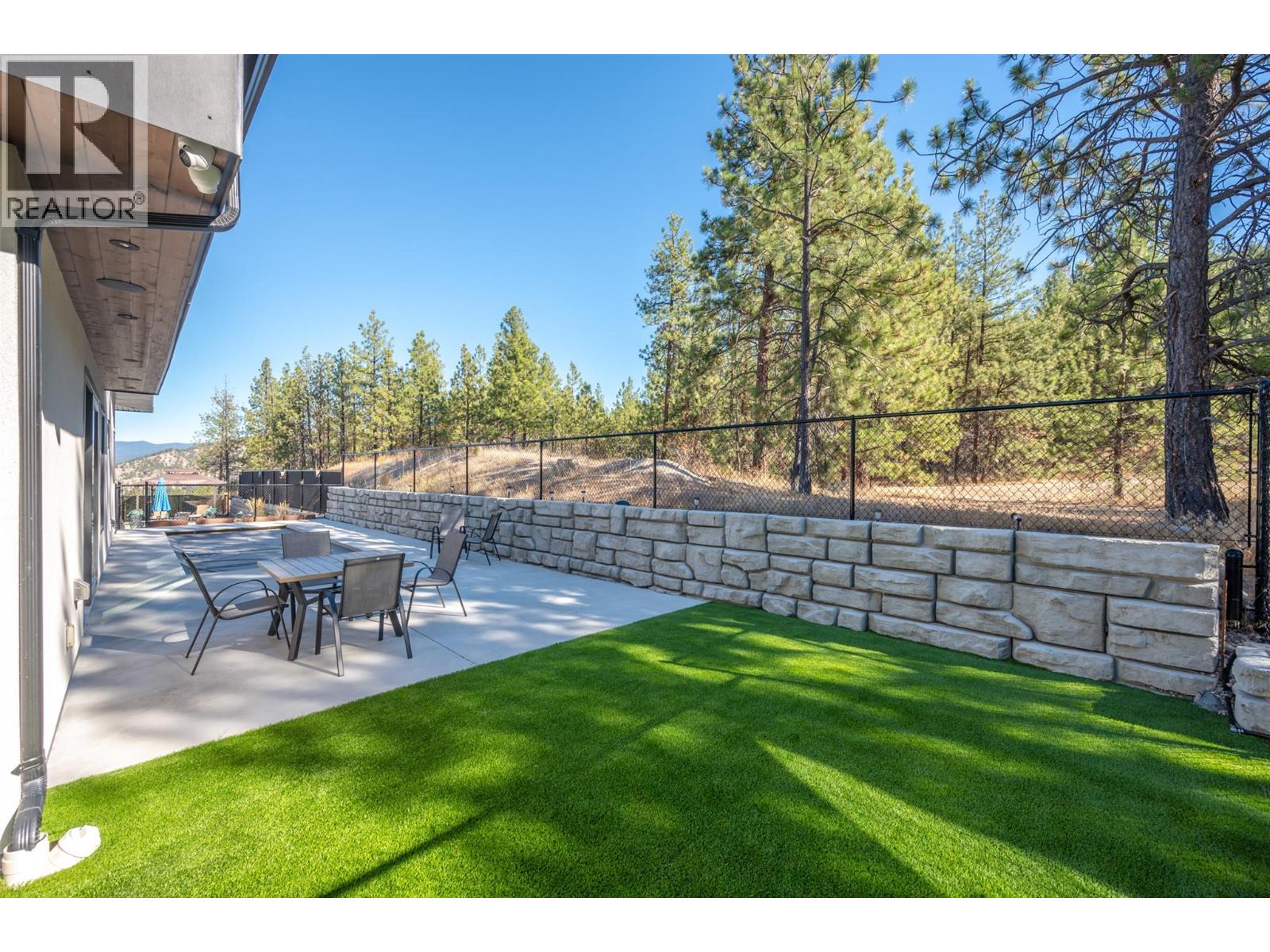 Picture for 2776 Hawthorn  Drive https://www.cirrealty.ca/reb/bc/0/10366160_59.jpg