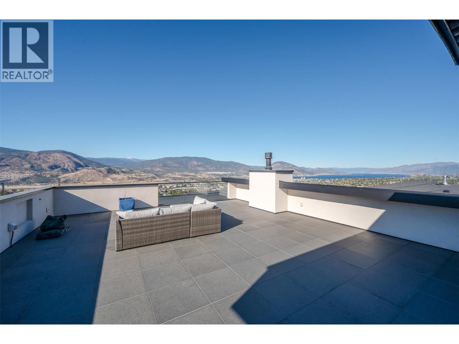 Picture for 2776 Hawthorn  Drive https://www.cirrealty.ca/reb/bc/0/10366160_62.jpg