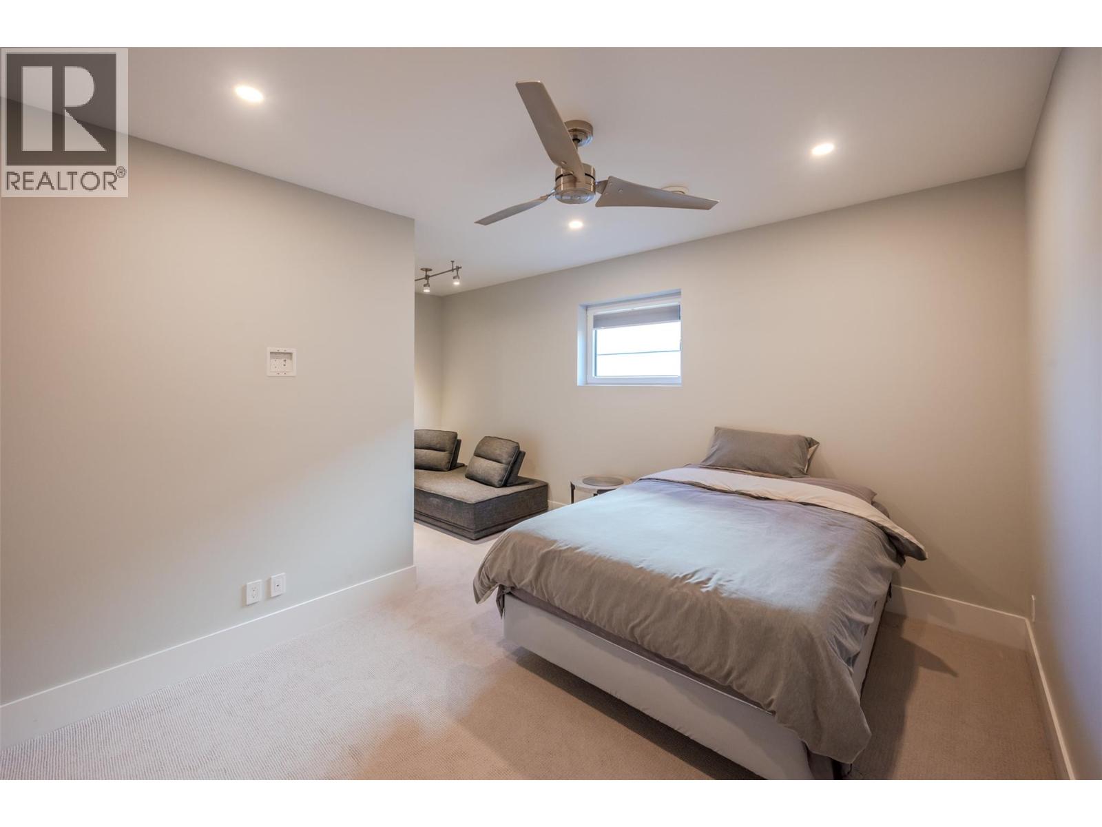 Picture for 2776 Hawthorn  Drive https://www.cirrealty.ca/reb/bc/0/10366160_70.jpg