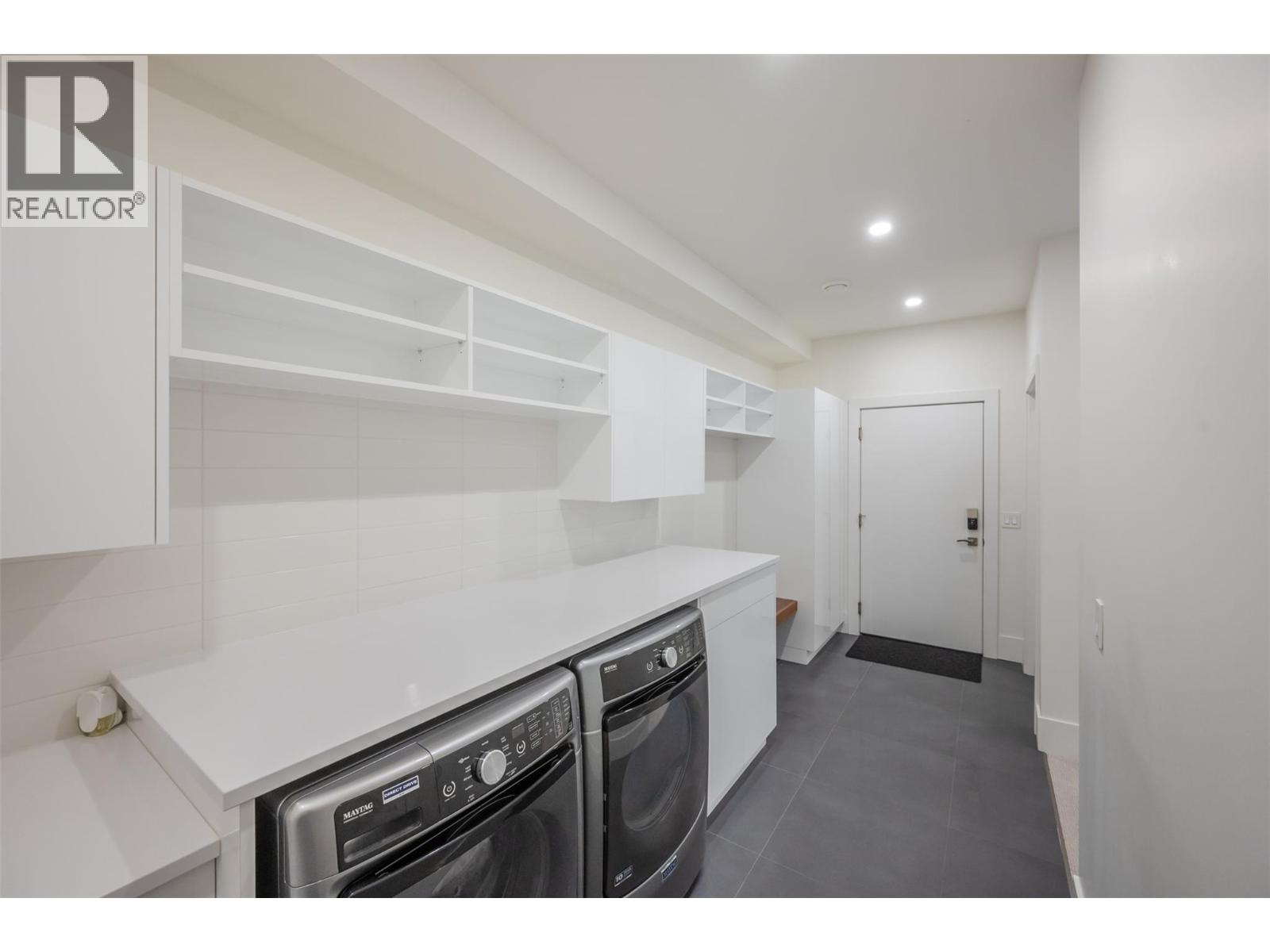 Picture for 2776 Hawthorn  Drive https://www.cirrealty.ca/reb/bc/0/10366160_74.jpg