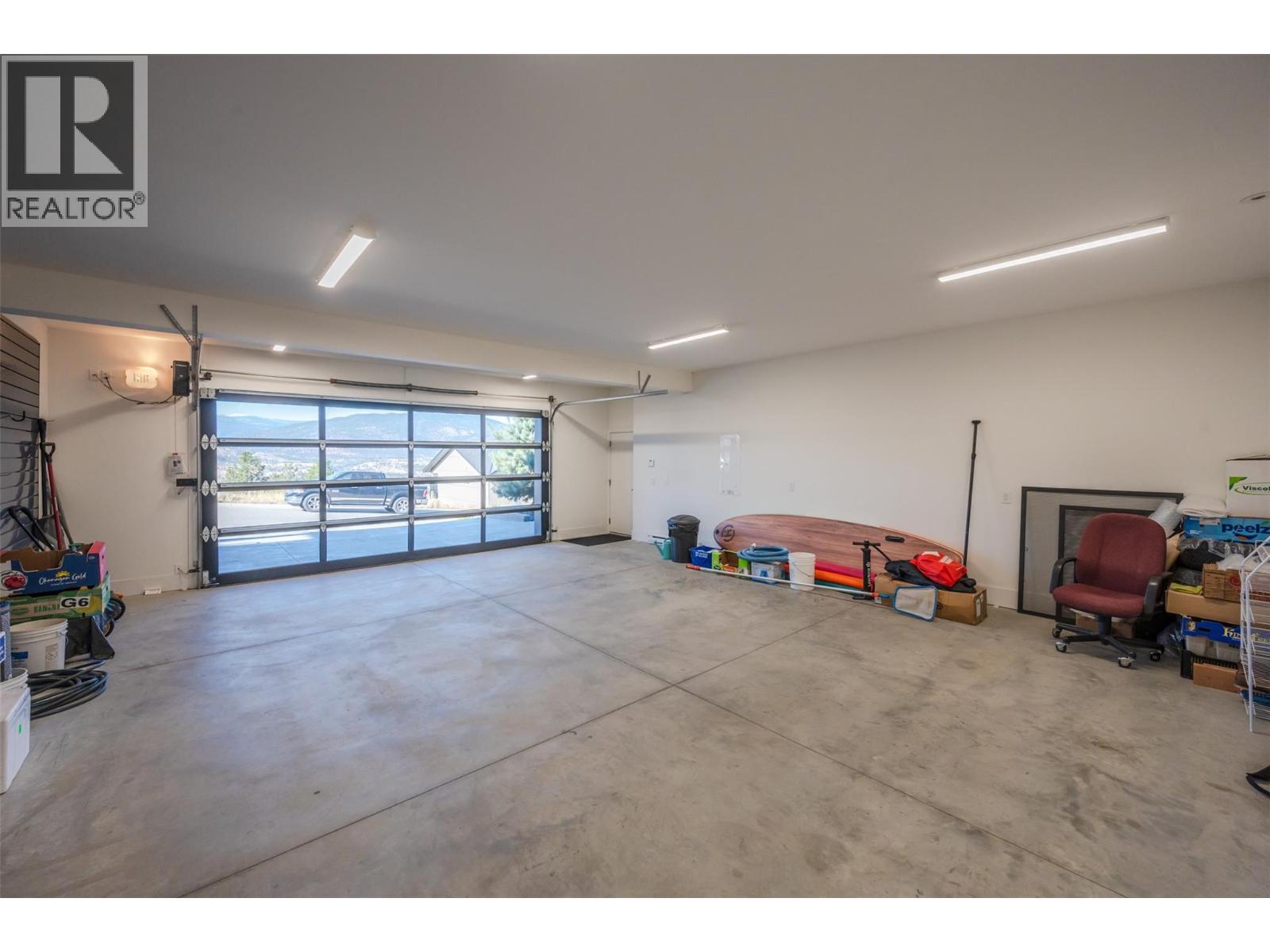 Picture for 2776 Hawthorn  Drive https://www.cirrealty.ca/reb/bc/0/10366160_78.jpg