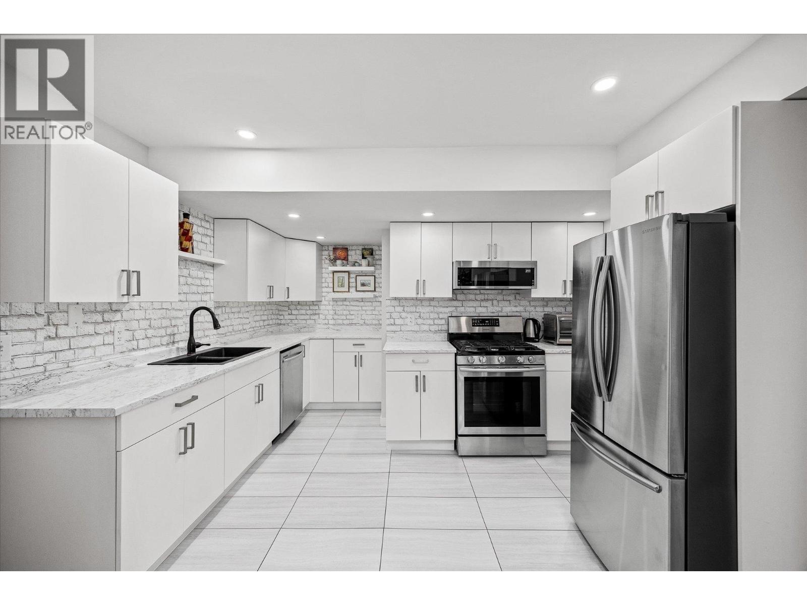 Picture for 2306 Devon  Court https://www.cirrealty.ca/reb/bc/0/10366200_21.jpg