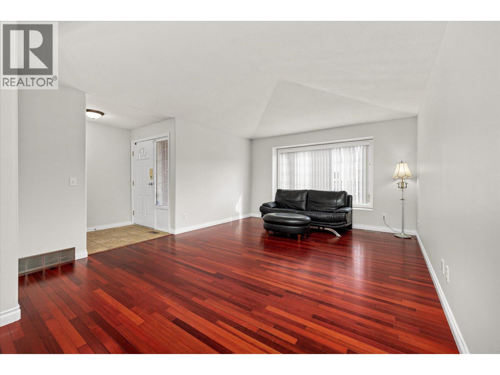 Picture for 2306 Devon  Court https://www.cirrealty.ca/reb/bc/0/10366200_4.jpg