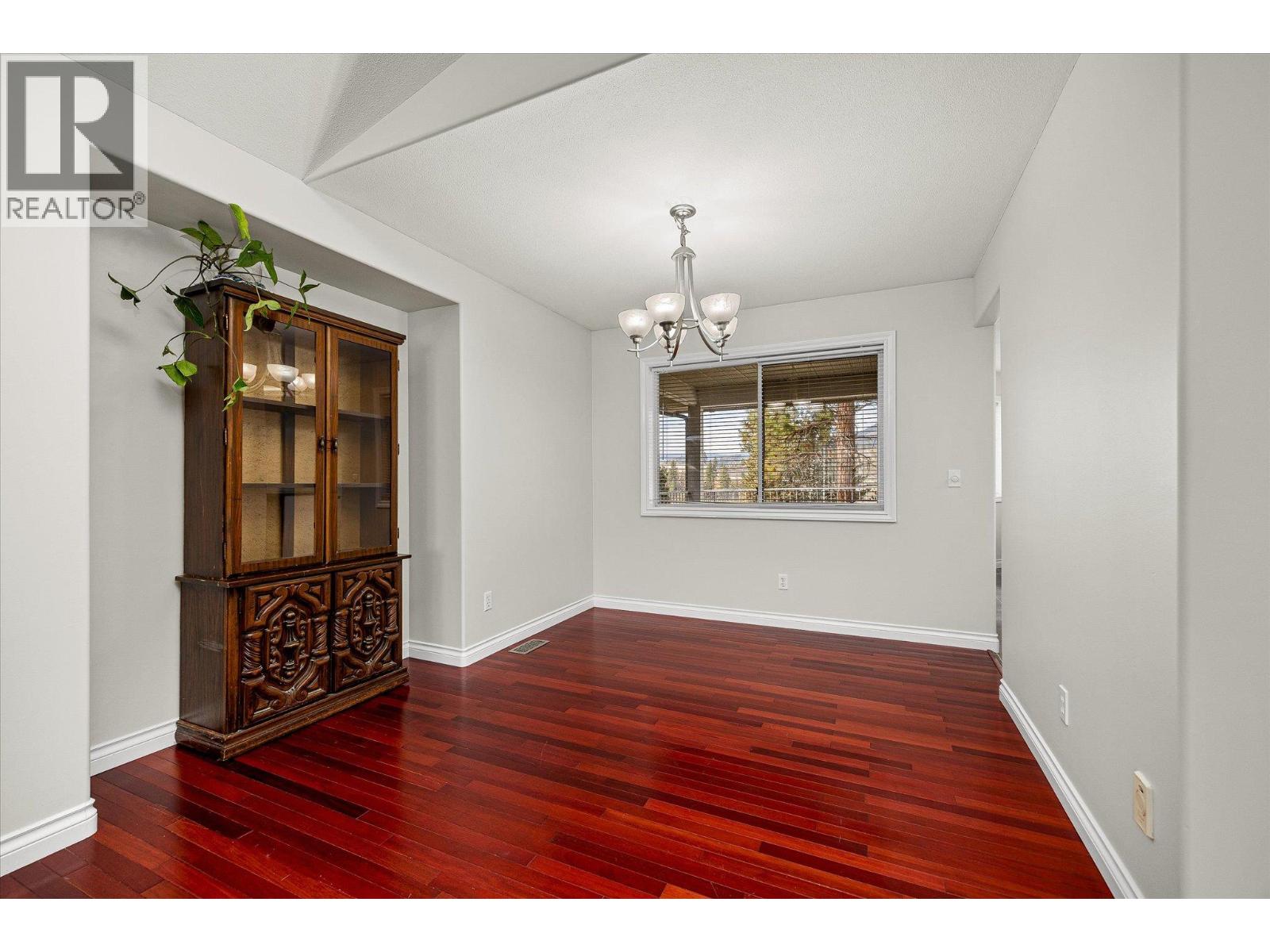 Picture for 2306 Devon  Court https://www.cirrealty.ca/reb/bc/0/10366200_6.jpg