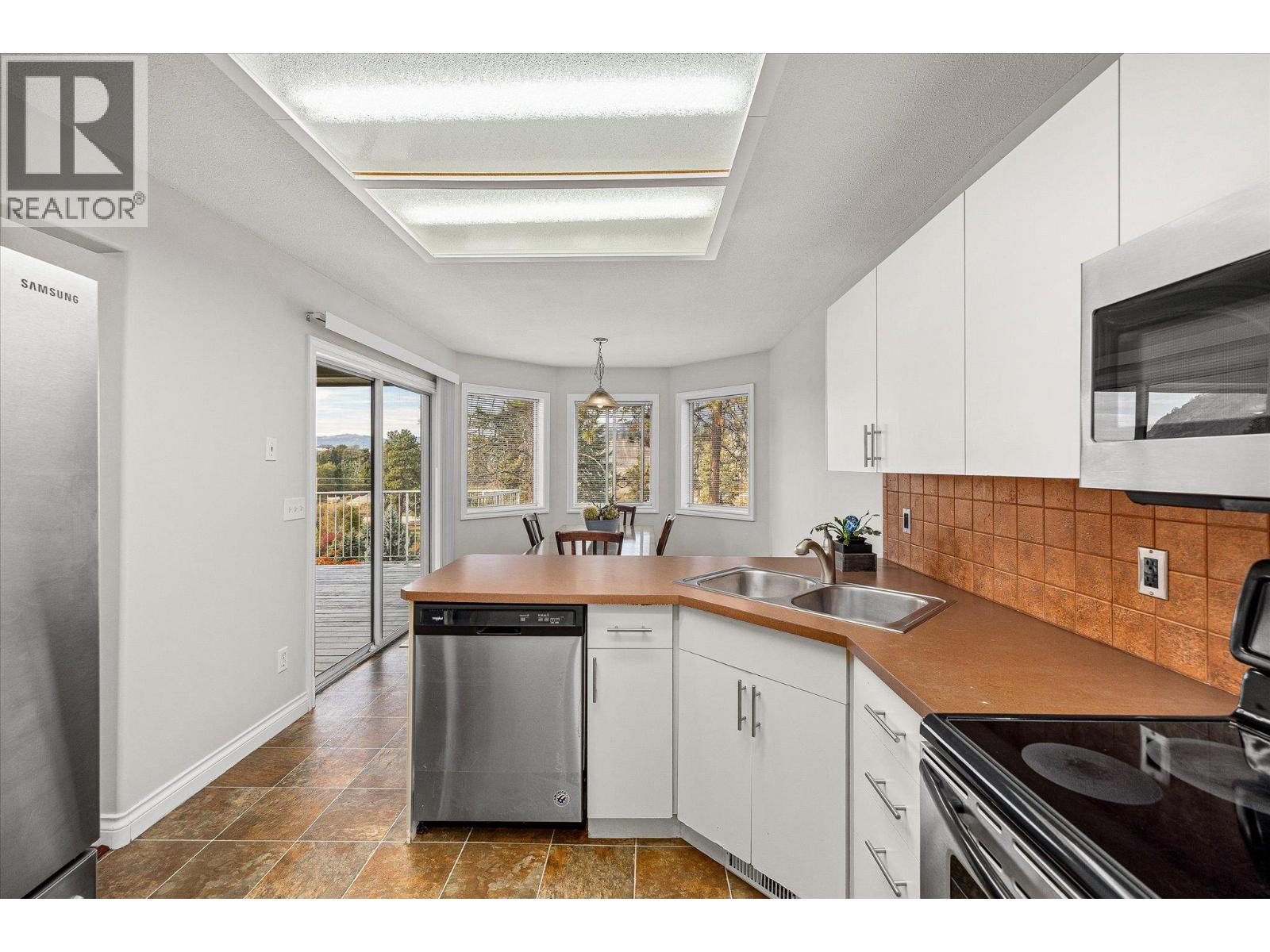 Picture for 2306 Devon  Court https://www.cirrealty.ca/reb/bc/0/10366200_7.jpg
