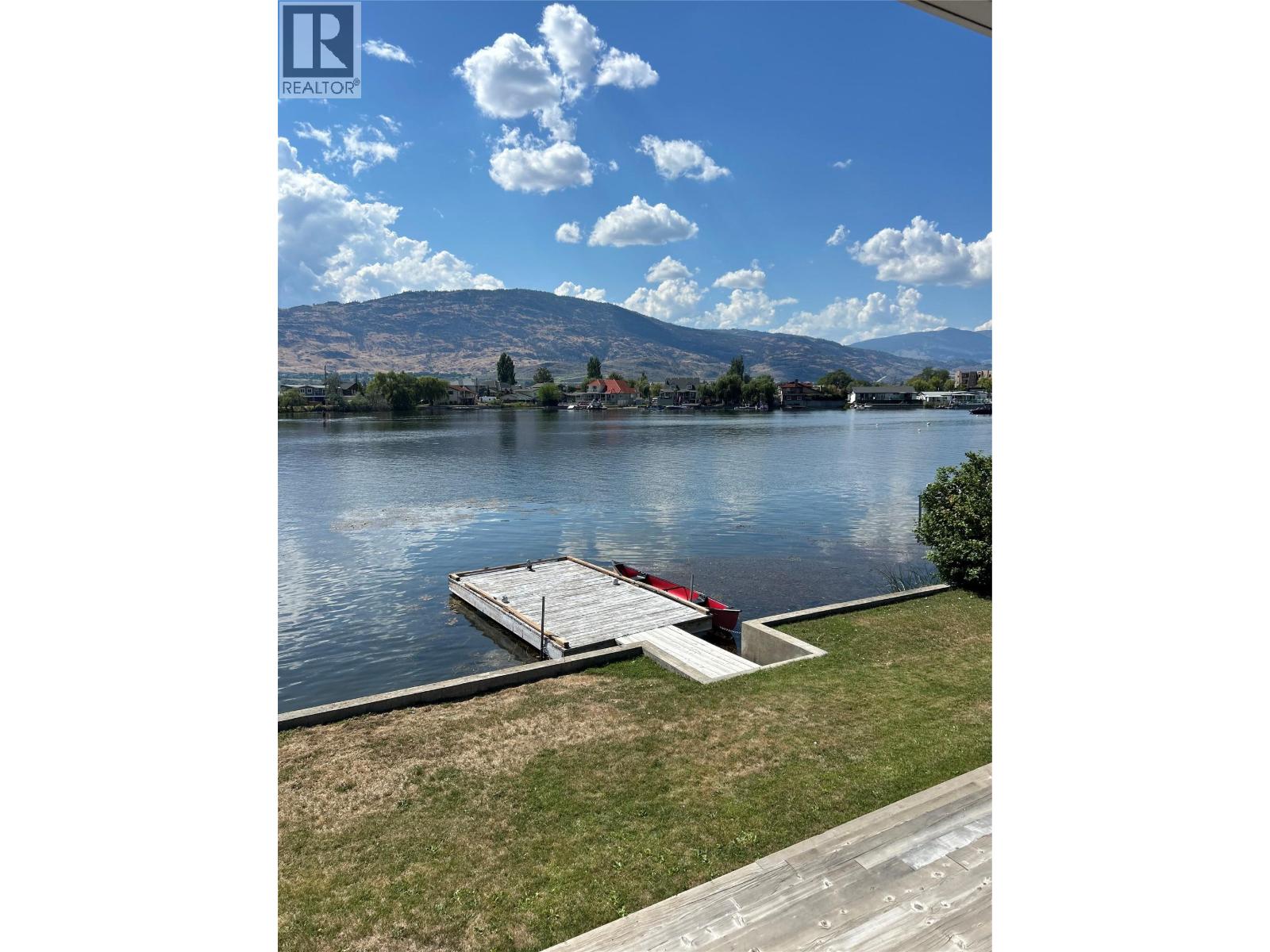 Picture for 38 BAYVIEW  Crescent https://www.cirrealty.ca/reb/bc/0/10366240_13.jpg