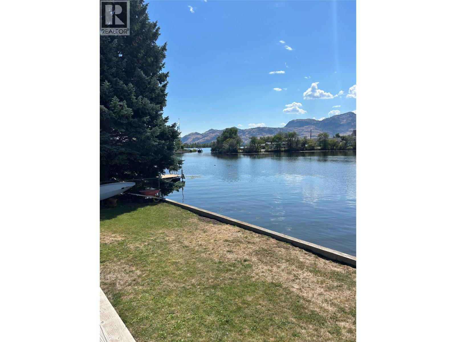 Picture for 38 BAYVIEW  Crescent https://www.cirrealty.ca/reb/bc/0/10366240_17.jpg