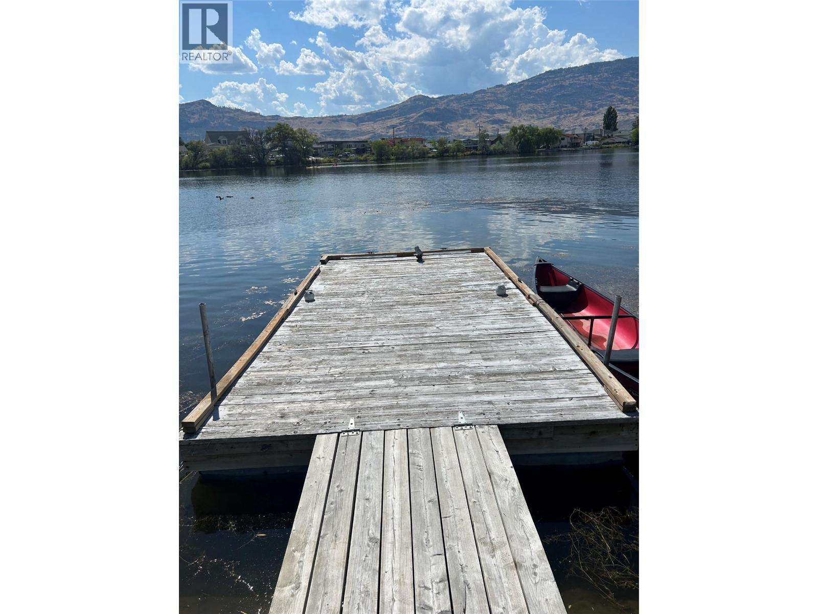 Picture for 38 BAYVIEW  Crescent https://www.cirrealty.ca/reb/bc/0/10366240_18.jpg