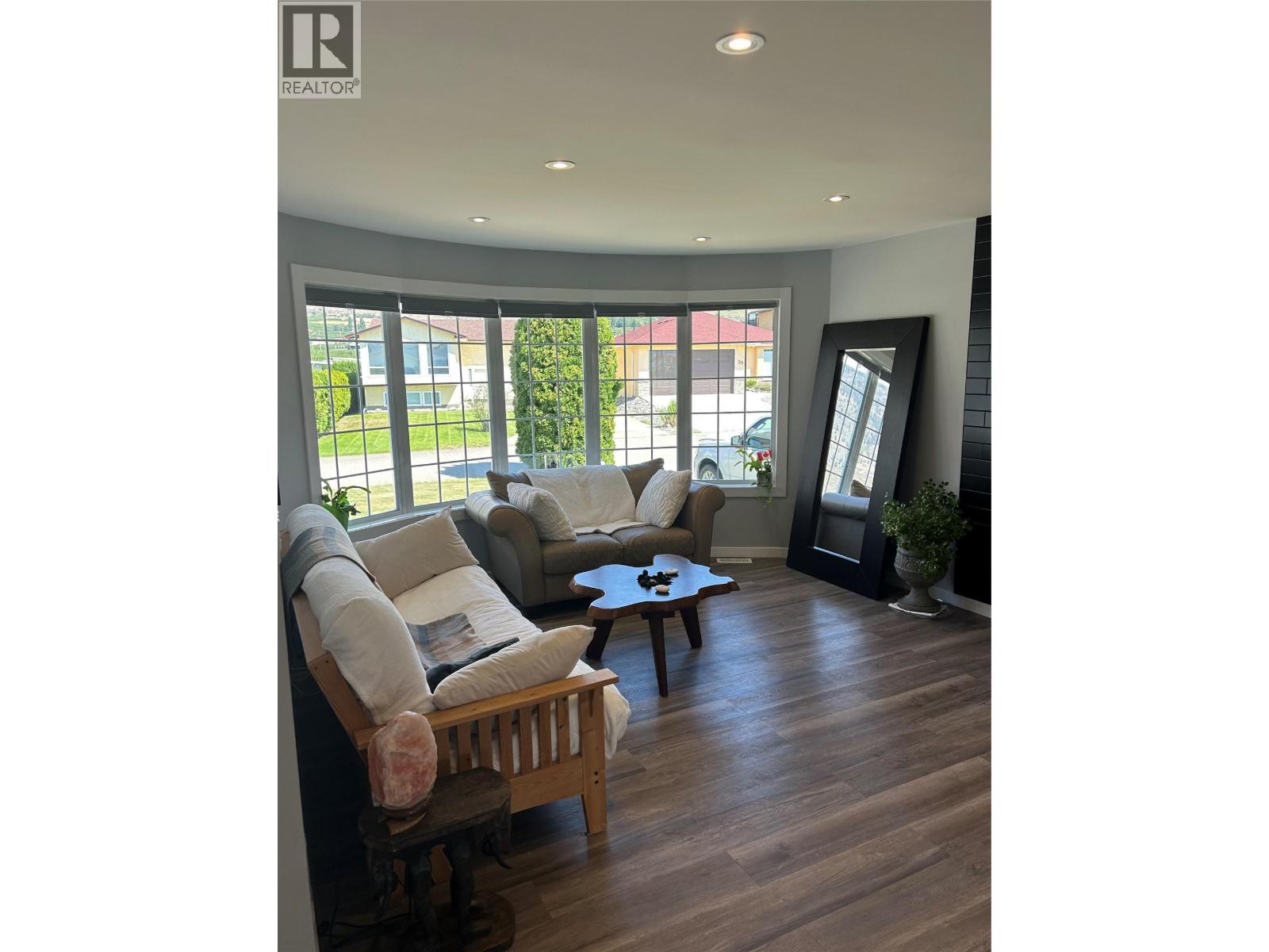 Picture for 38 BAYVIEW  Crescent