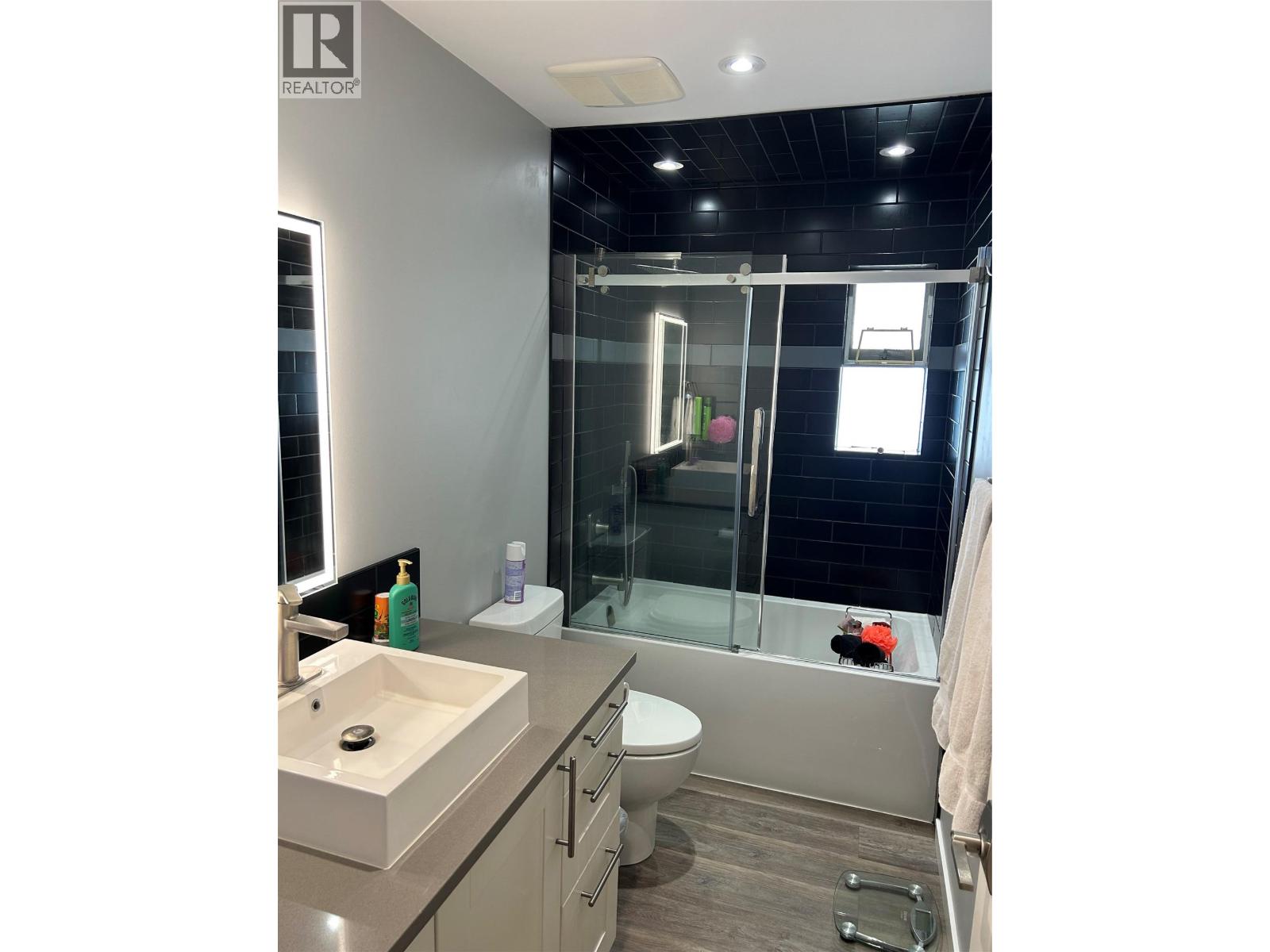 Picture for 38 BAYVIEW  Crescent https://www.cirrealty.ca/reb/bc/0/10366240_23.jpg