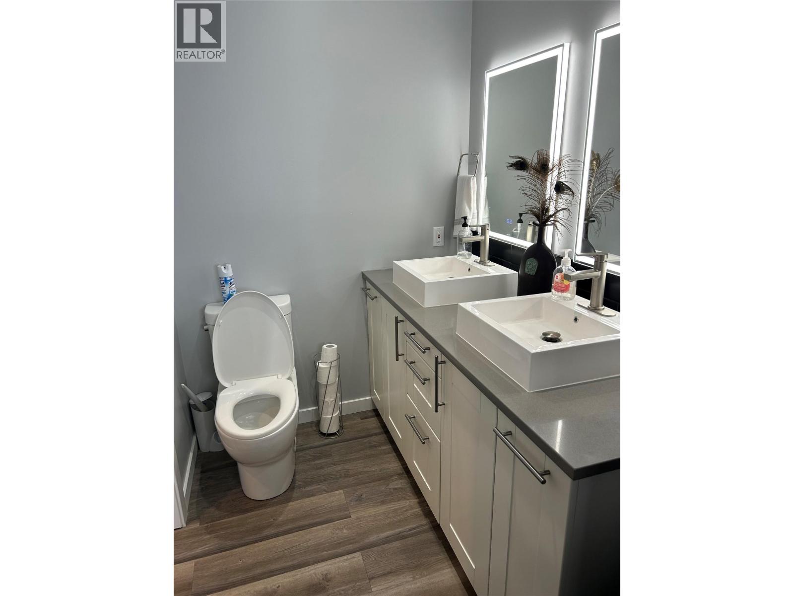 Picture for 38 BAYVIEW  Crescent https://www.cirrealty.ca/reb/bc/0/10366240_26.jpg