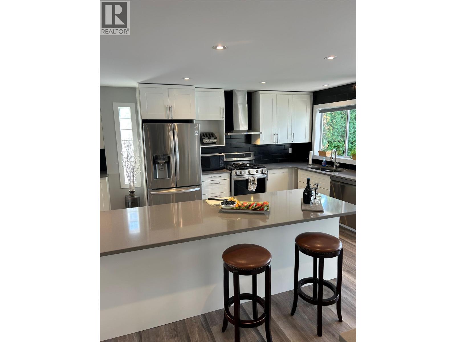 Picture for 38 BAYVIEW  Crescent https://www.cirrealty.ca/reb/bc/0/10366240_8.jpg