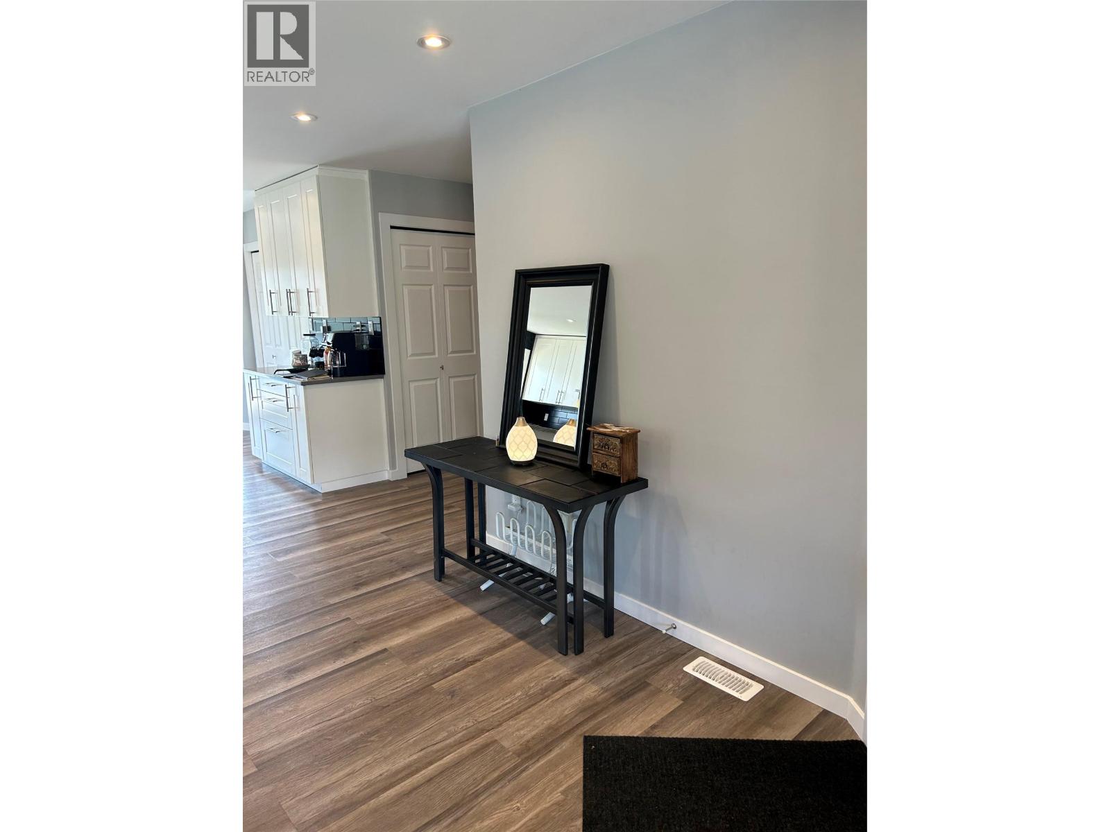 Picture for 38 BAYVIEW  Crescent https://www.cirrealty.ca/reb/bc/0/10366240_9.jpg