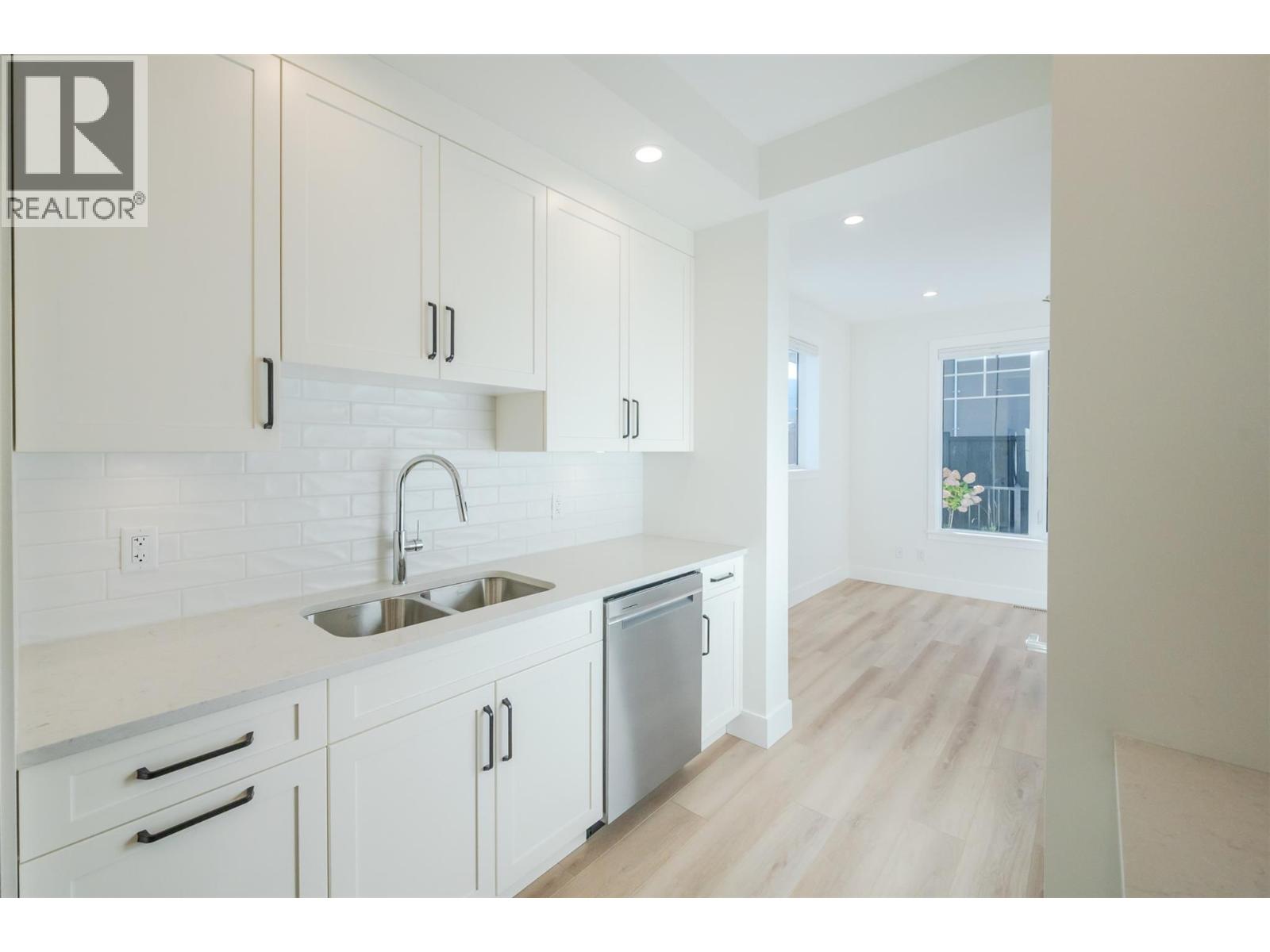 Picture for Unit #102, 795 Ontario  Street https://www.cirrealty.ca/reb/bc/0/10366290_10.jpg