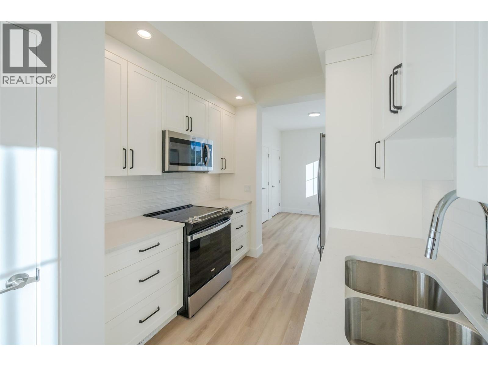 Picture for Unit #102, 795 Ontario  Street https://www.cirrealty.ca/reb/bc/0/10366290_7.jpg