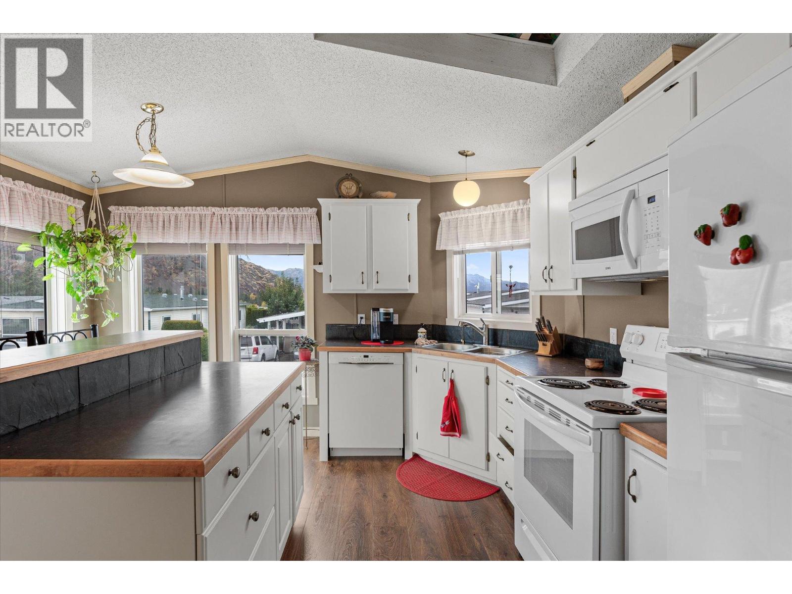 Picture for Unit #110, 1850 Shannon Lake  Road https://www.cirrealty.ca/reb/bc/0/10366400_3.jpg