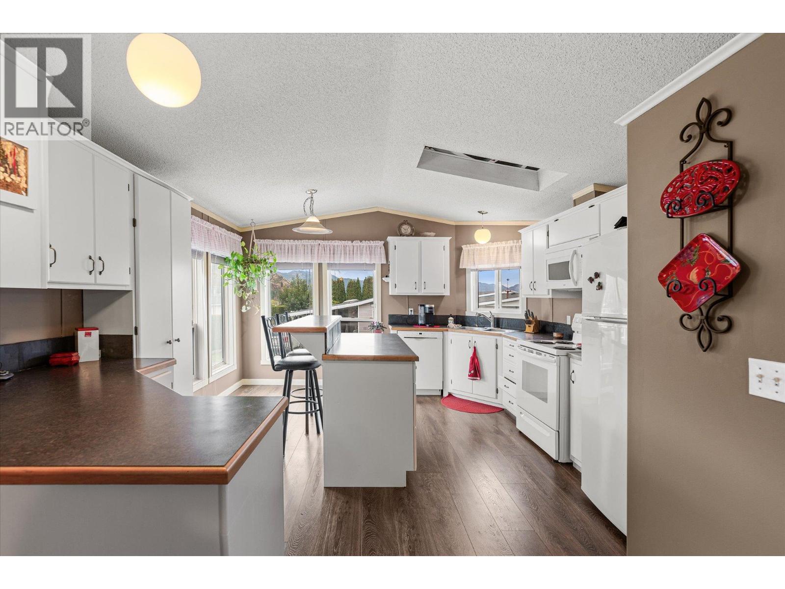Picture for Unit #110, 1850 Shannon Lake  Road https://www.cirrealty.ca/reb/bc/0/10366400_7.jpg