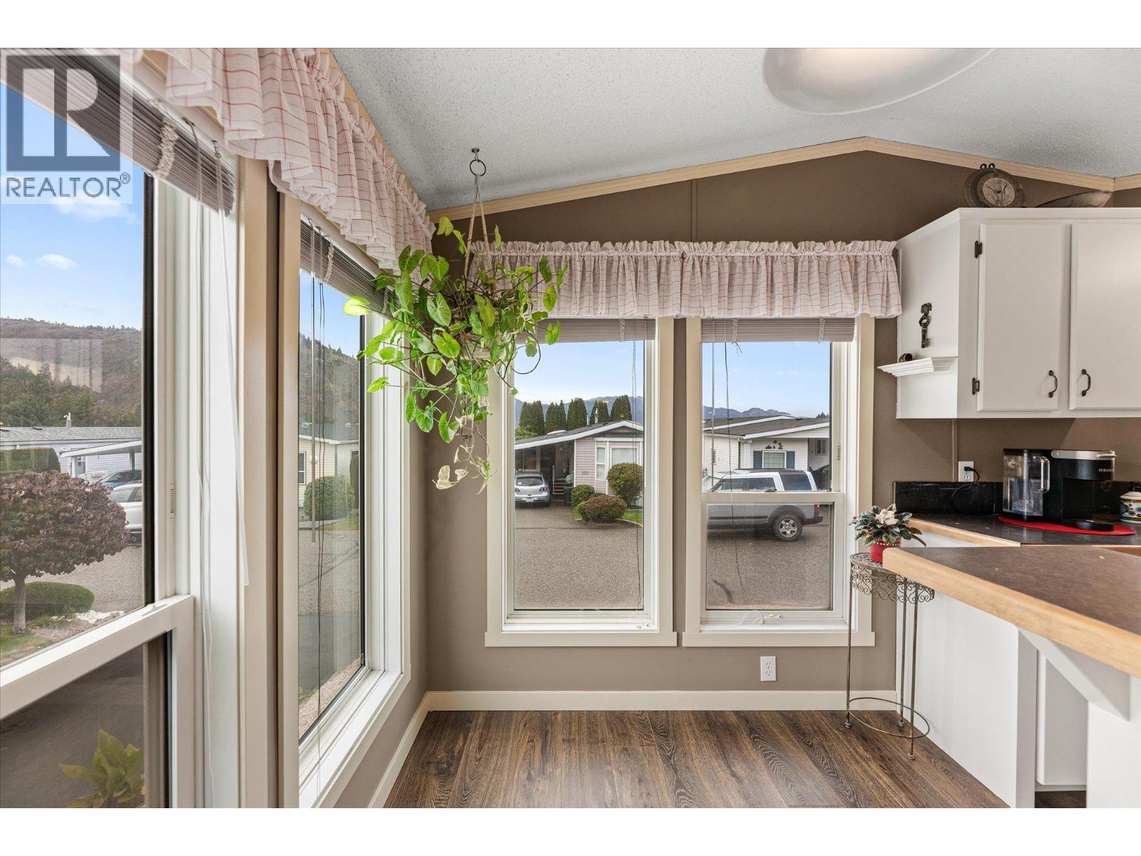 Picture for Unit #110, 1850 Shannon Lake  Road https://www.cirrealty.ca/reb/bc/0/10366400_8.jpg