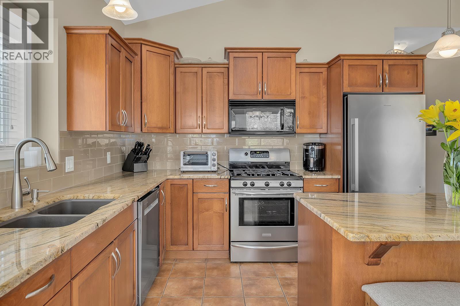Picture for 2040 Spyglass  Way https://www.cirrealty.ca/reb/bc/0/10366620_15.jpg