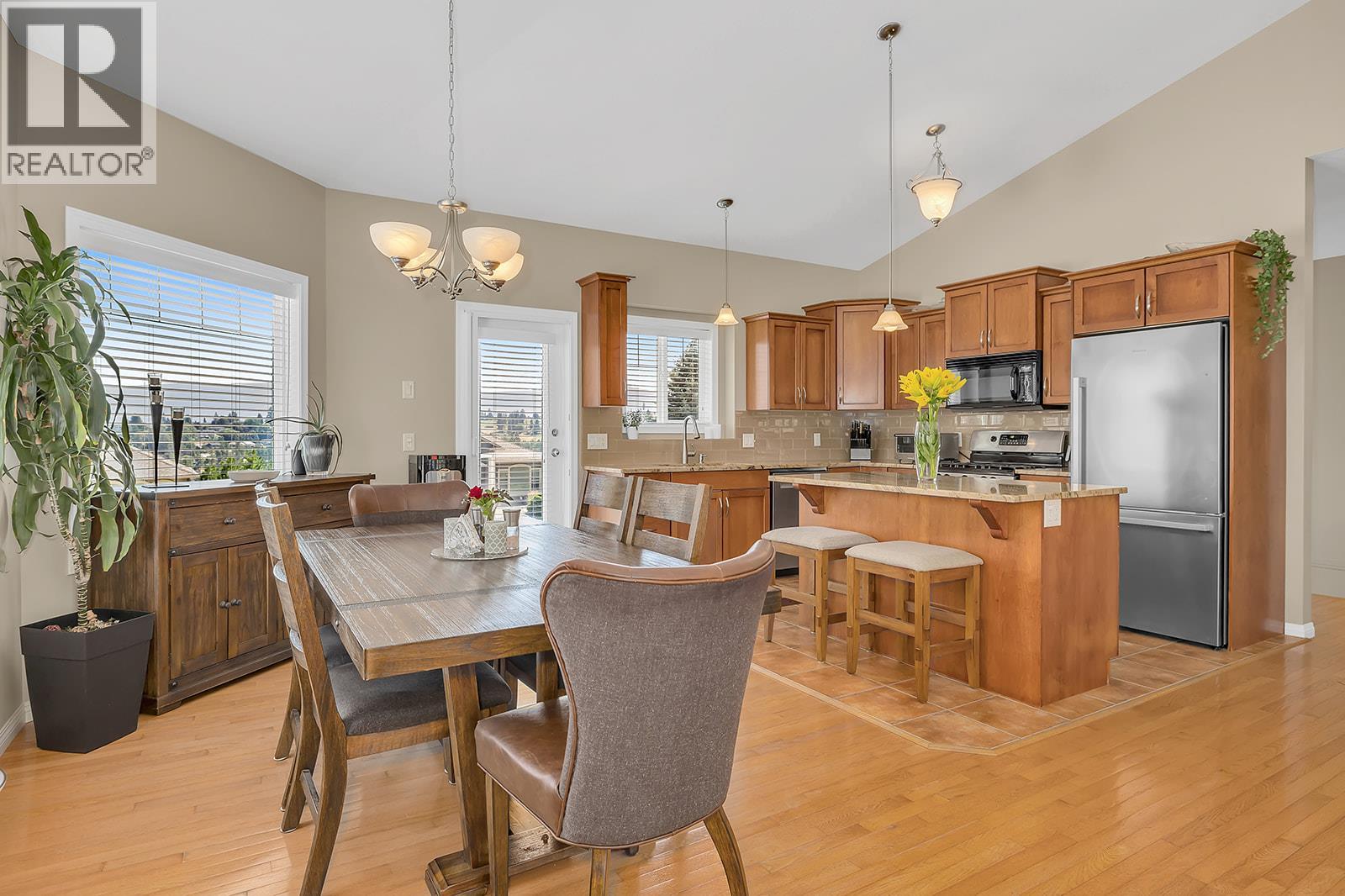Picture for 2040 Spyglass  Way https://www.cirrealty.ca/reb/bc/0/10366620_20.jpg