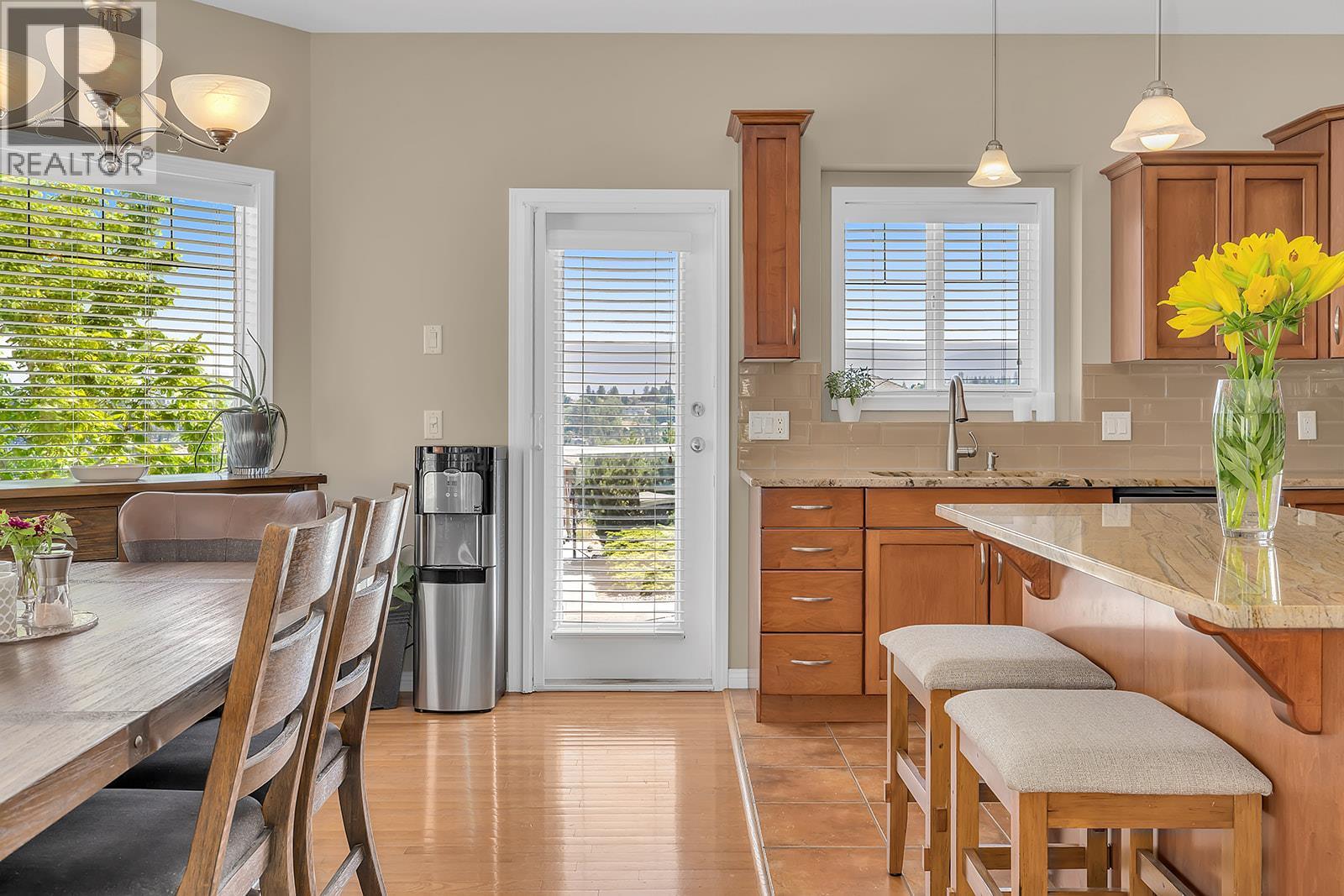 Picture for 2040 Spyglass  Way https://www.cirrealty.ca/reb/bc/0/10366620_21.jpg