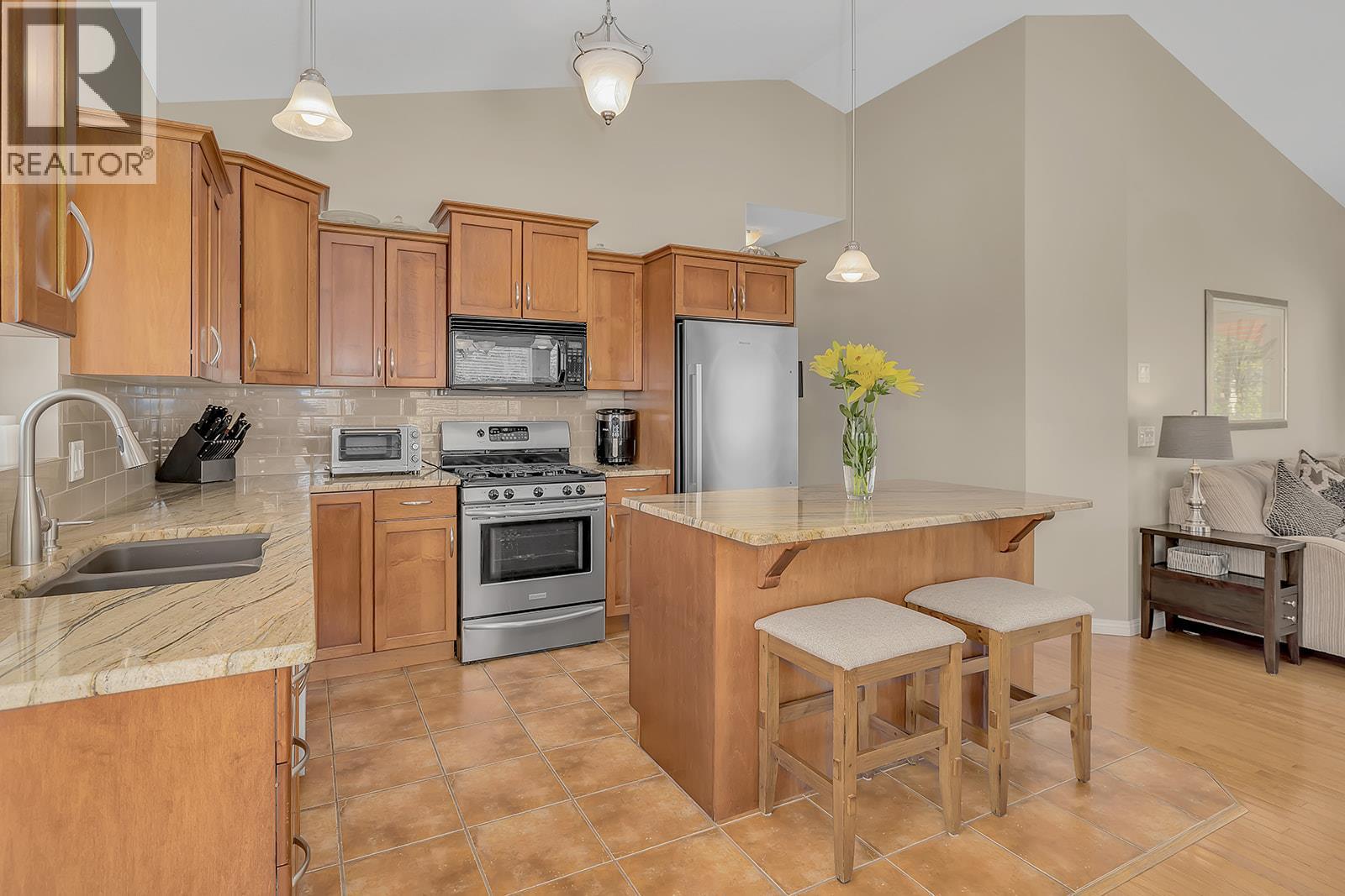 Picture for 2040 Spyglass  Way https://www.cirrealty.ca/reb/bc/0/10366620_22.jpg