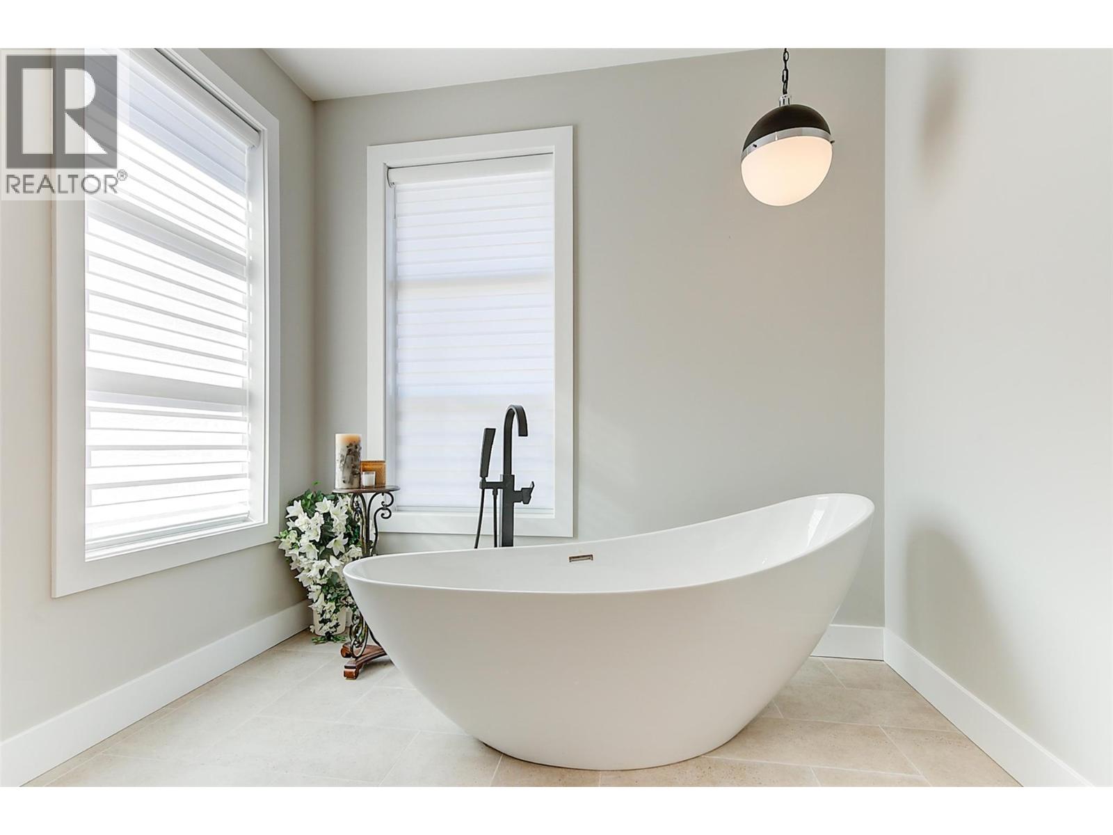 Picture for 759 Carnoustie  Drive https://www.cirrealty.ca/reb/bc/0/10366730_43.jpg