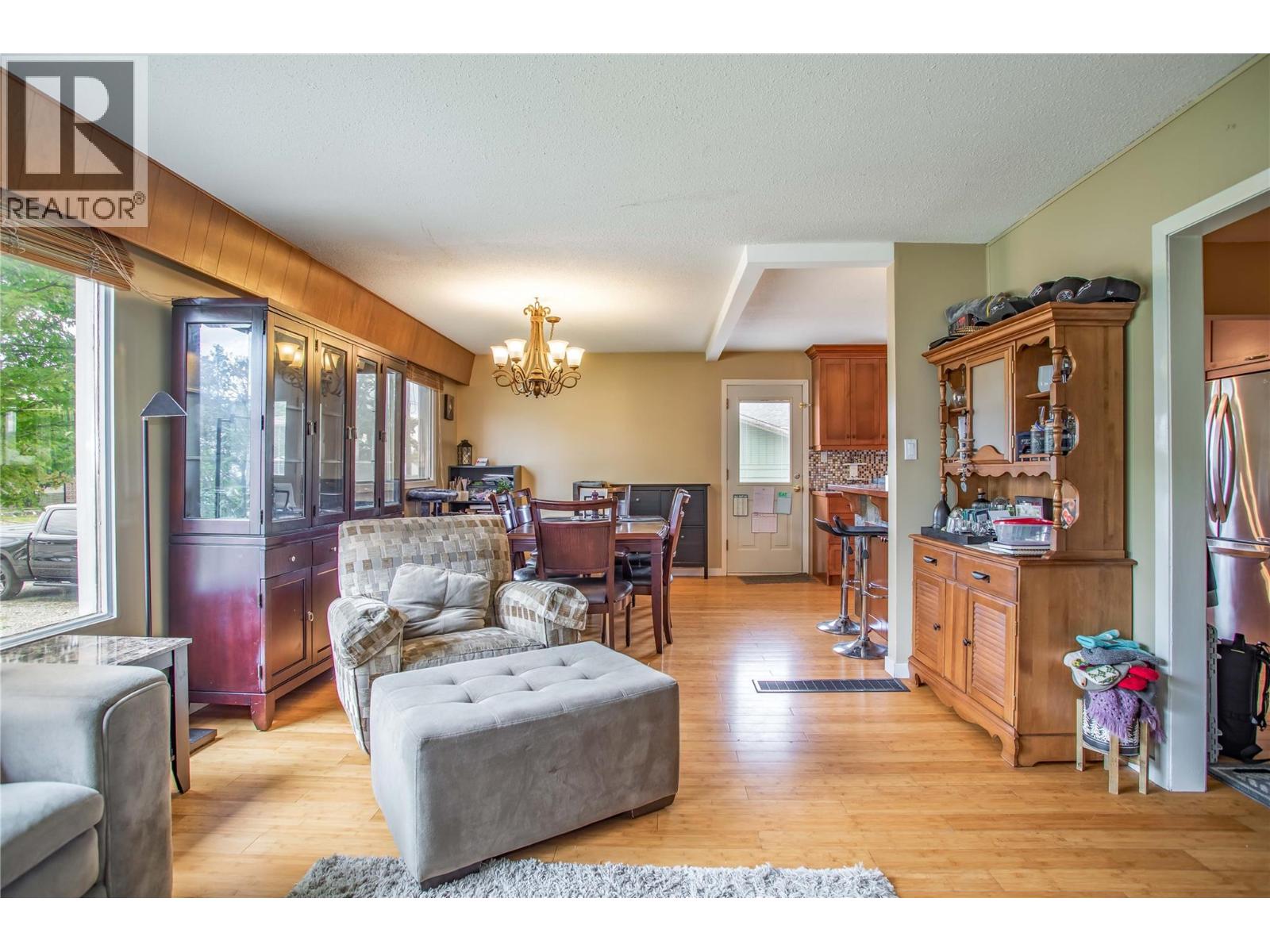 Picture for 460 Perry  Road https://www.cirrealty.ca/reb/bc/0/10366930_10.jpg