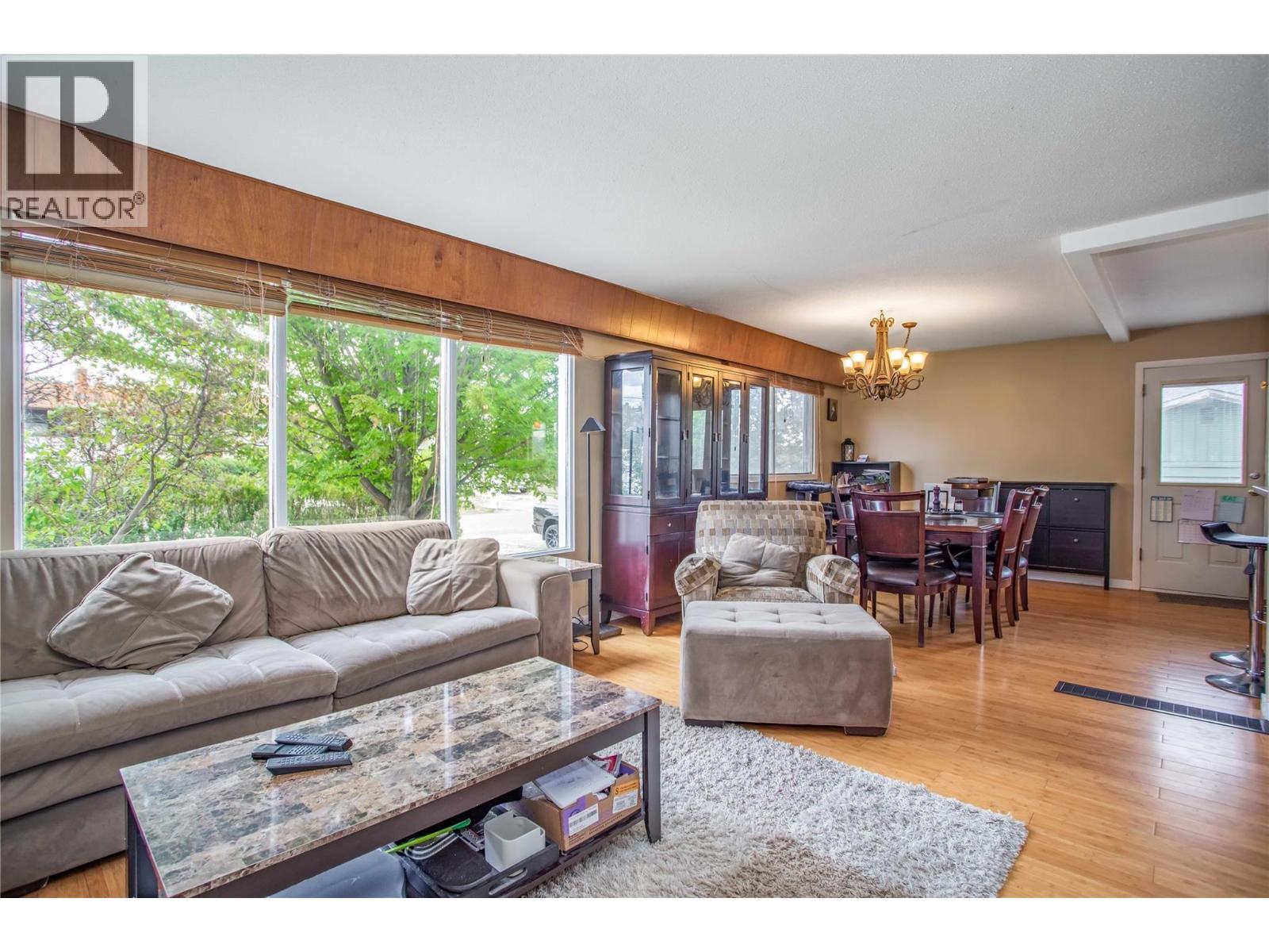 Picture for 460 Perry  Road https://www.cirrealty.ca/reb/bc/0/10366930_11.jpg