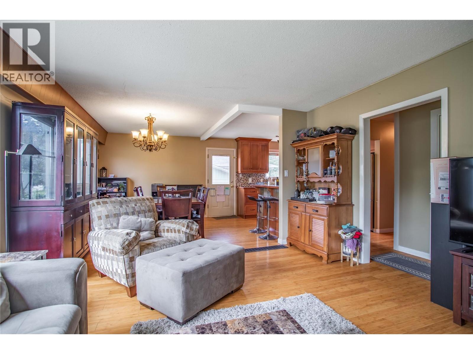 Picture for 460 Perry  Road https://www.cirrealty.ca/reb/bc/0/10366930_12.jpg