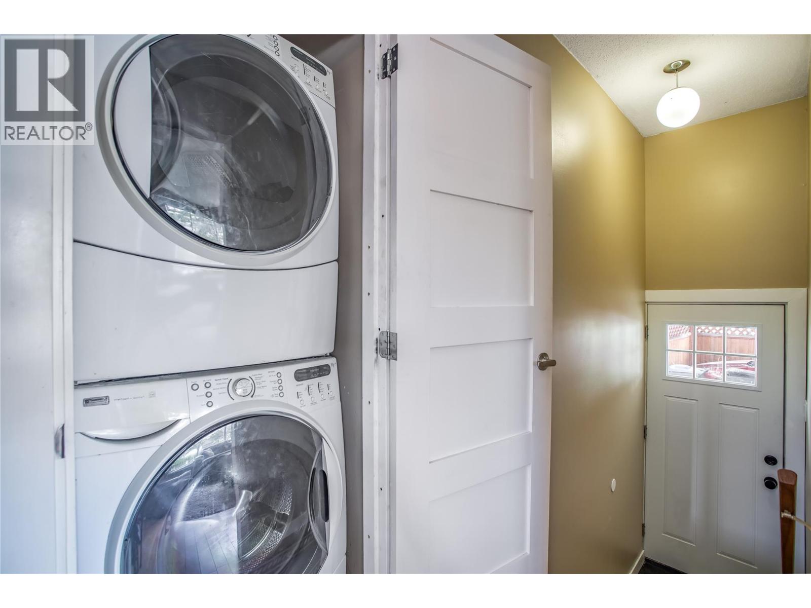 Picture for 460 Perry  Road https://www.cirrealty.ca/reb/bc/0/10366930_17.jpg