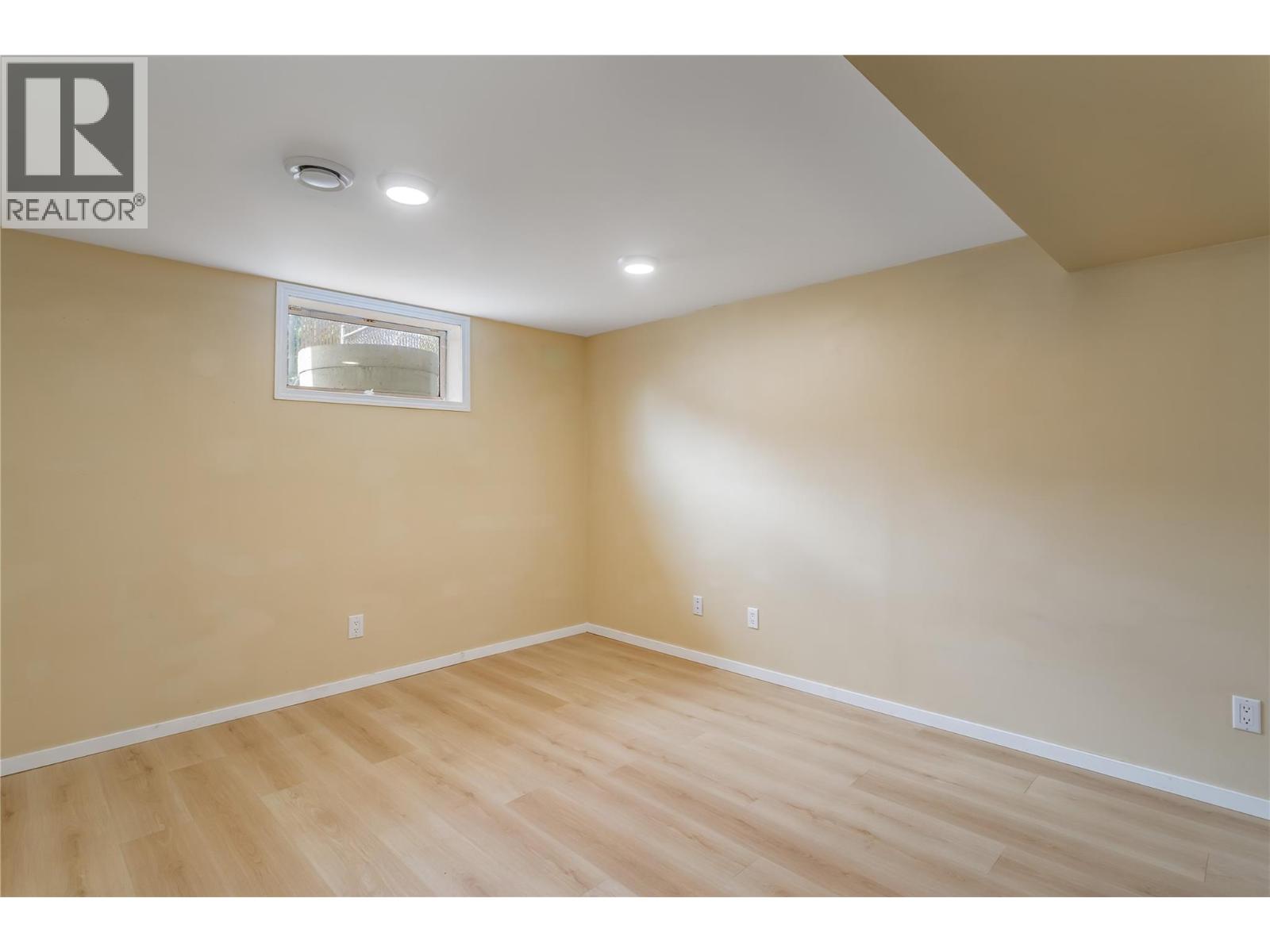 Picture for 460 Perry  Road https://www.cirrealty.ca/reb/bc/0/10366930_29.jpg