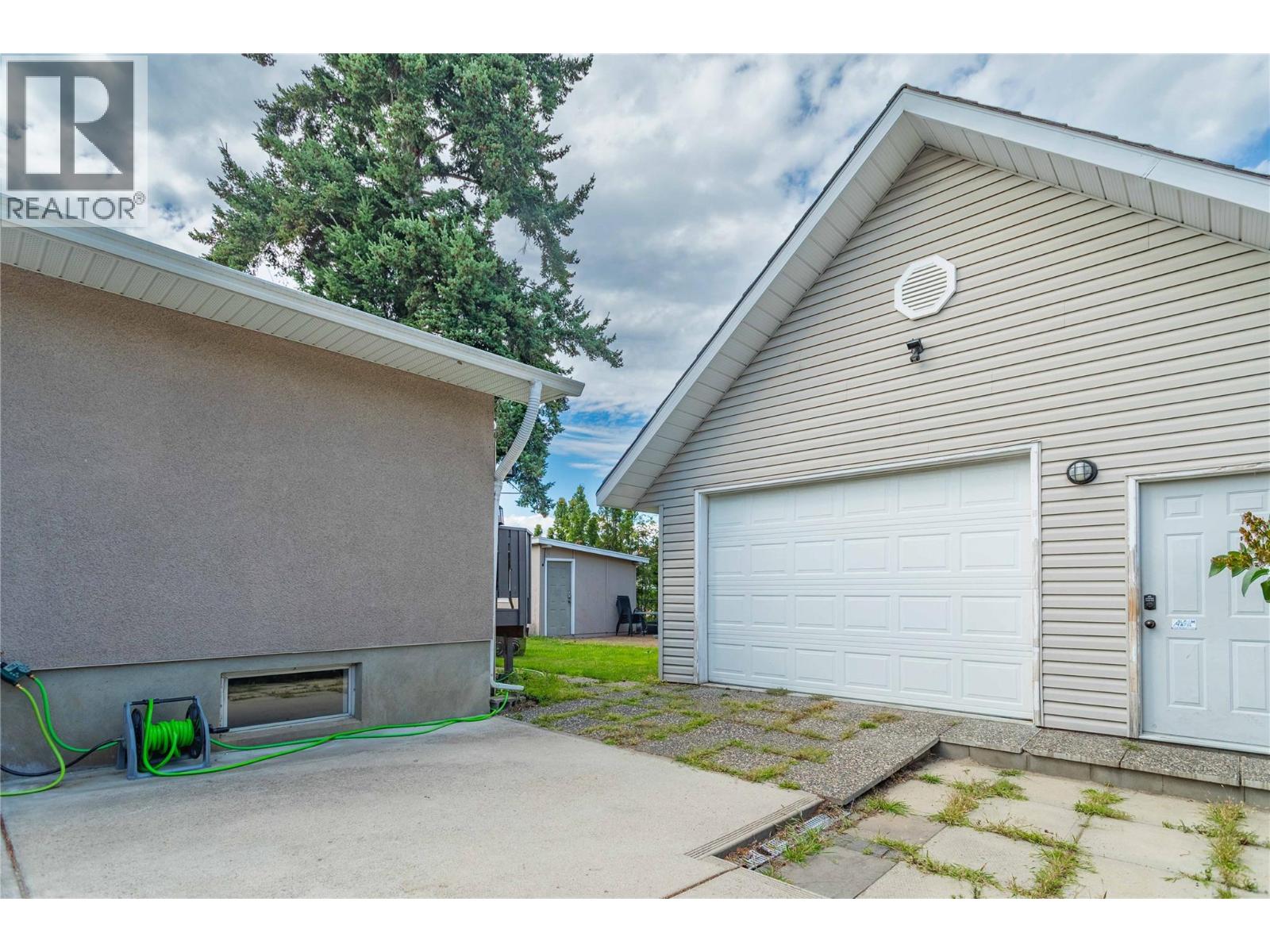 Picture for 460 Perry  Road https://www.cirrealty.ca/reb/bc/0/10366930_40.jpg