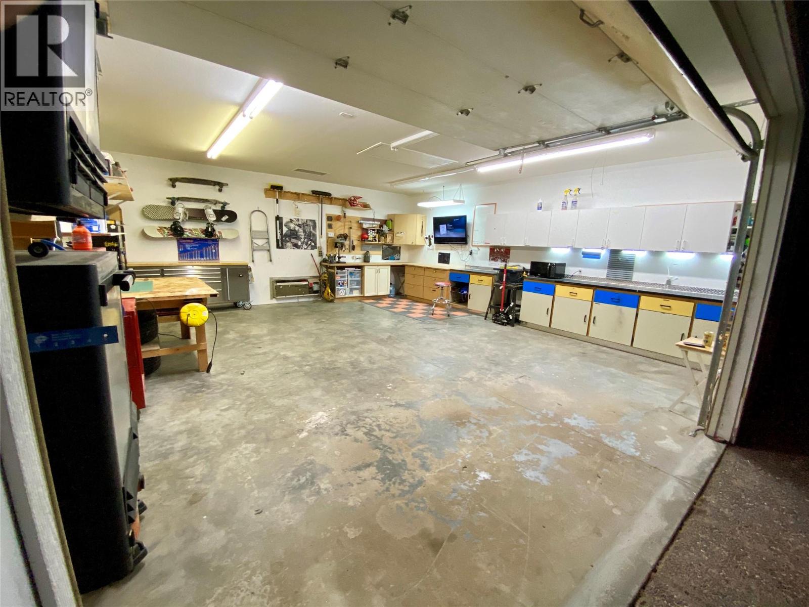 Picture for 460 Perry  Road https://www.cirrealty.ca/reb/bc/0/10366930_45.jpg