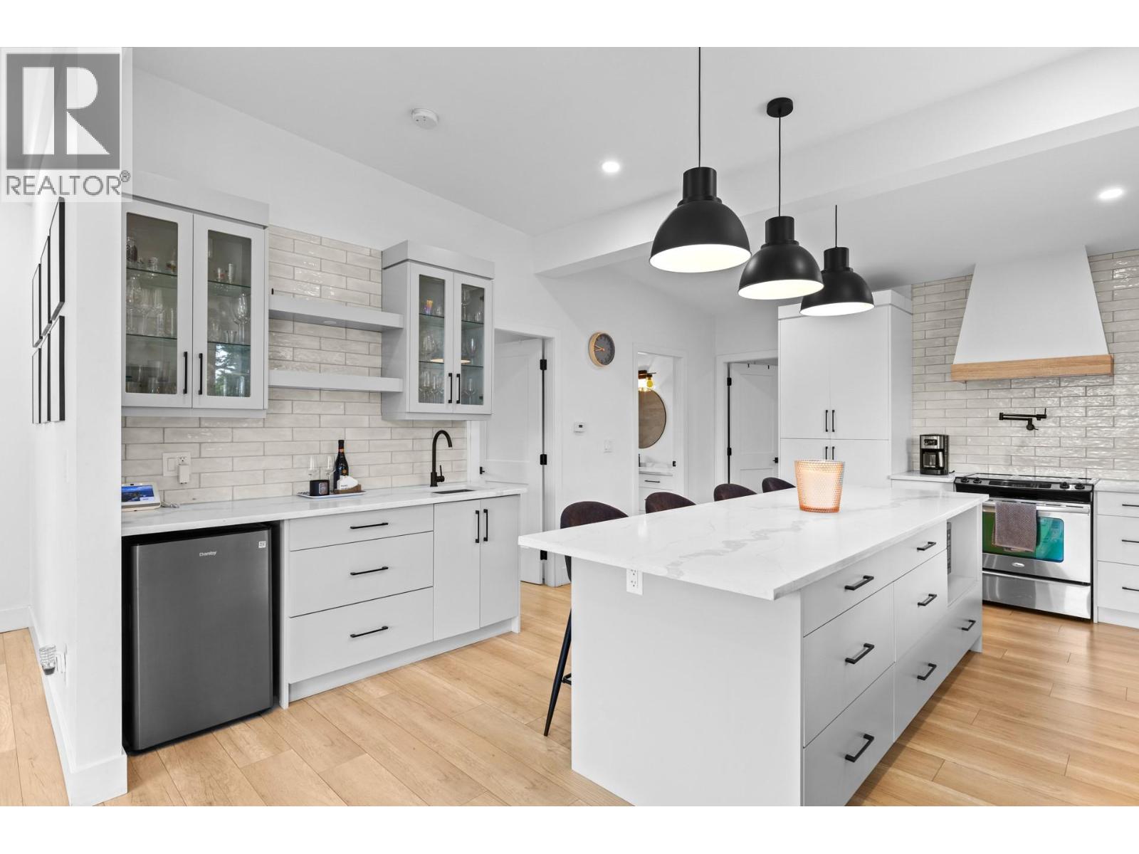 Picture for 1511 Lambert  Avenue