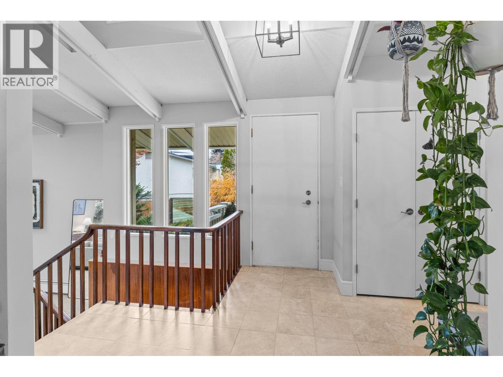 Picture for 930 Fairway  Crescent