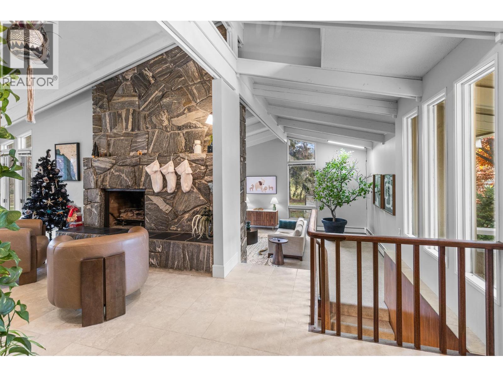 Picture for 930 Fairway  Crescent