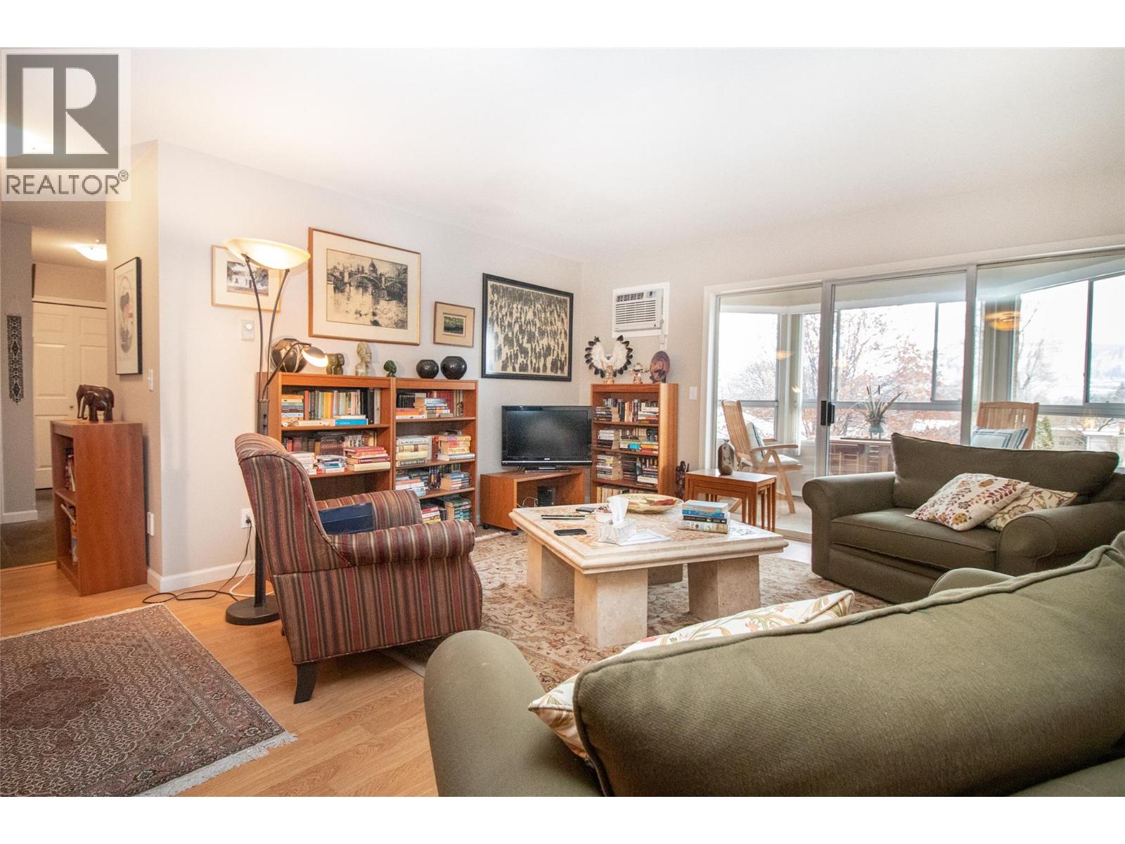 Picture for Unit #307, 945 Lawrence  Avenue