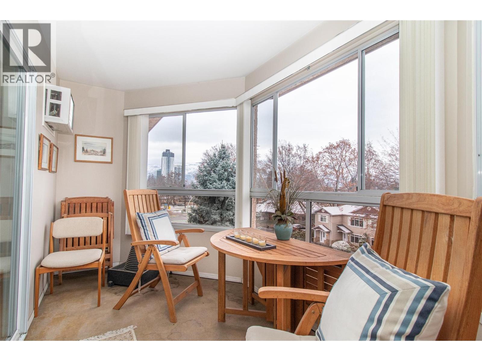 Picture for Unit #307, 945 Lawrence  Avenue