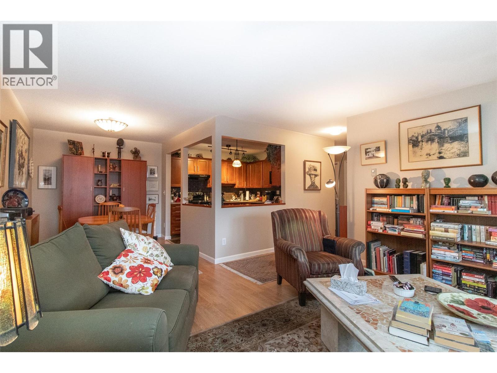 Picture for Unit #307, 945 Lawrence  Avenue