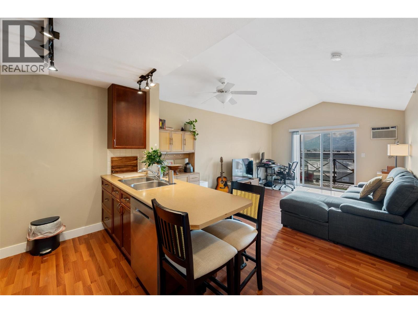 Picture for Unit #406, 256 Hastings  Avenue