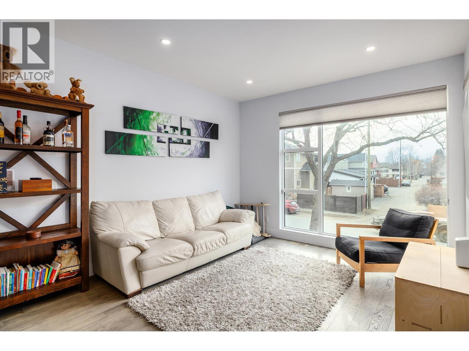 Picture for 868 Wilson  Avenue