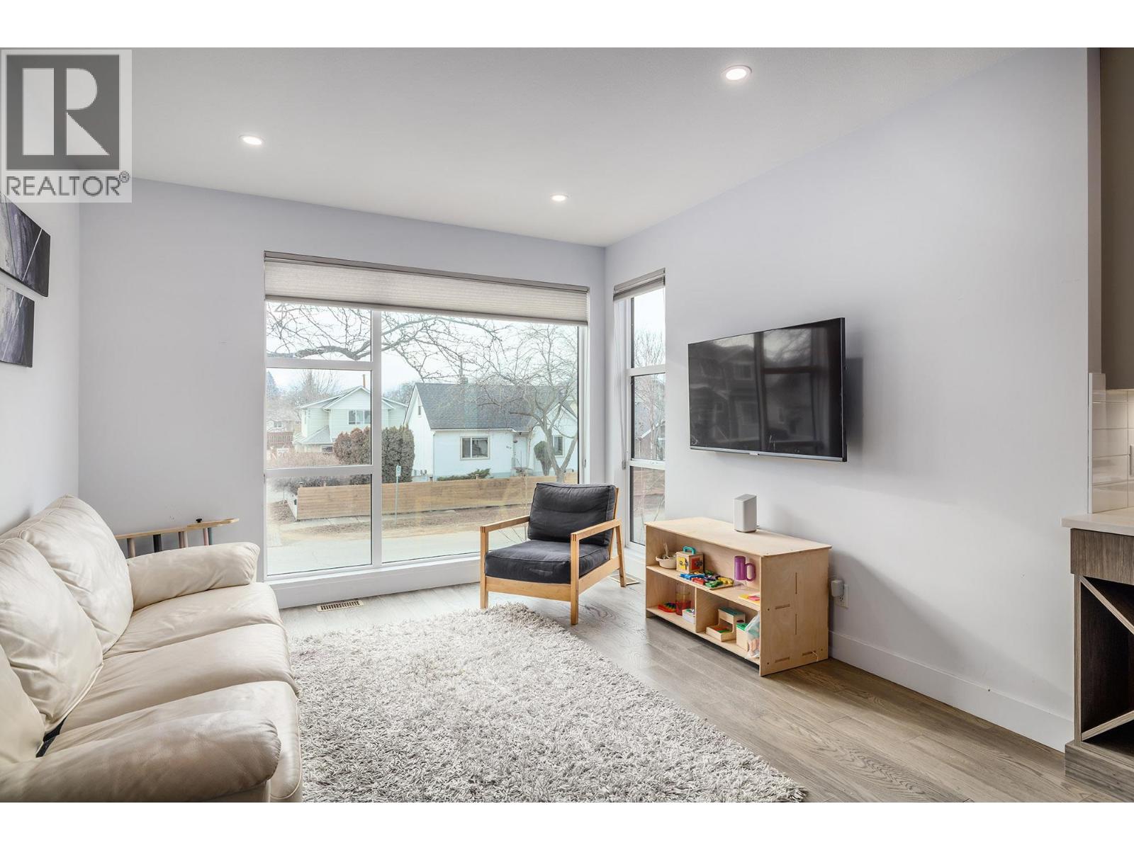 Picture for 868 Wilson  Avenue