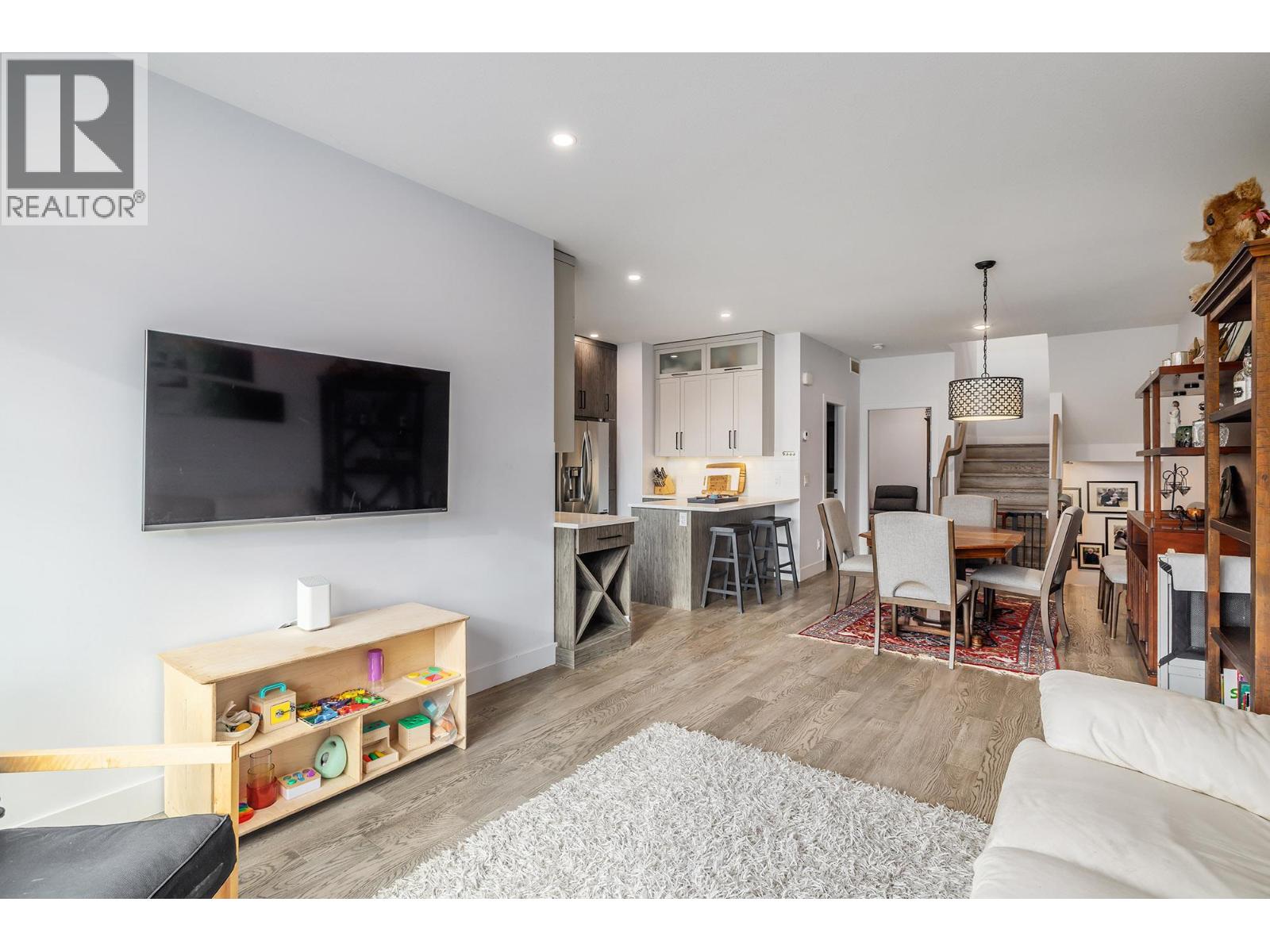 Picture for 868 Wilson  Avenue