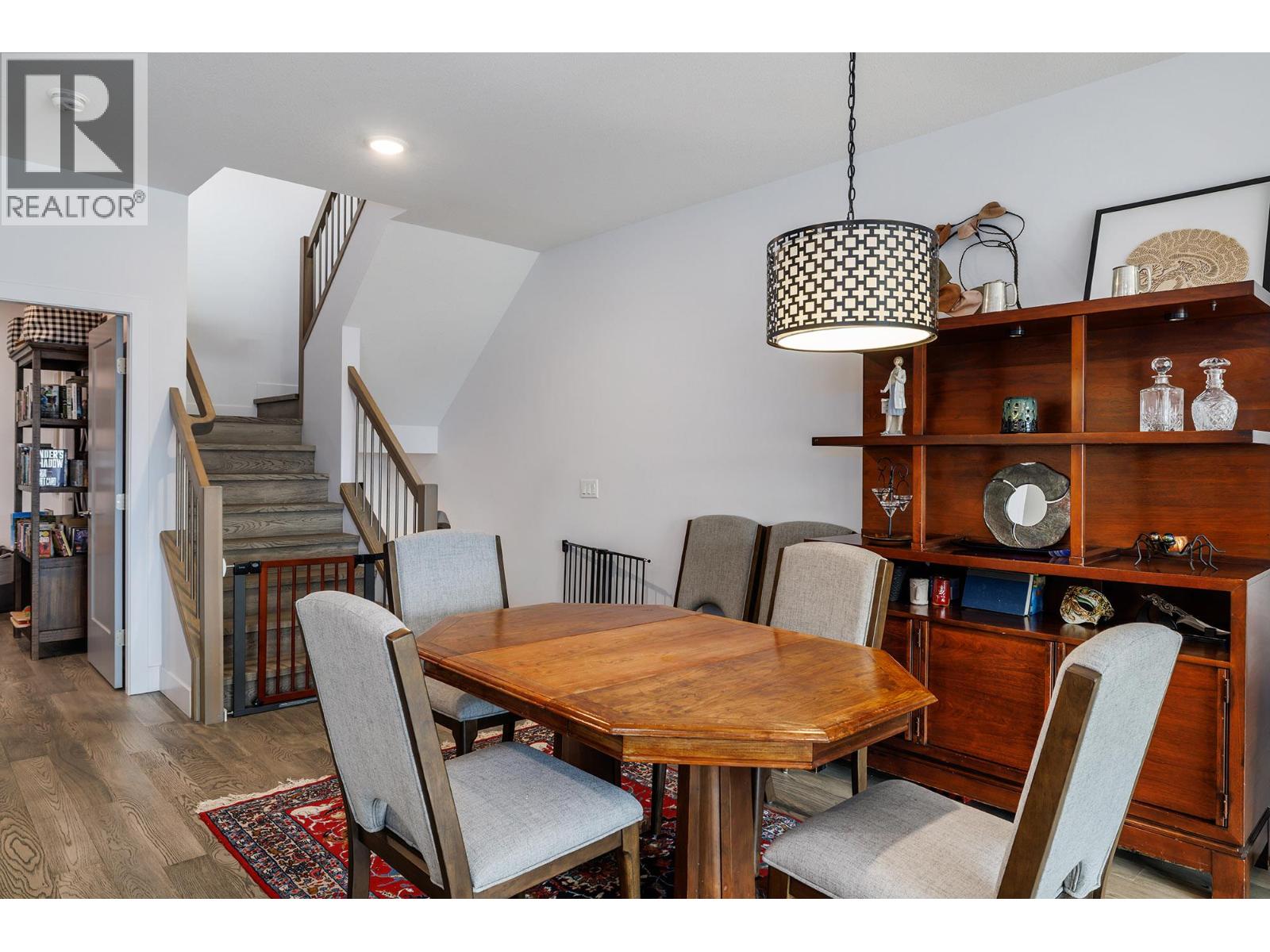 Picture for 868 Wilson  Avenue