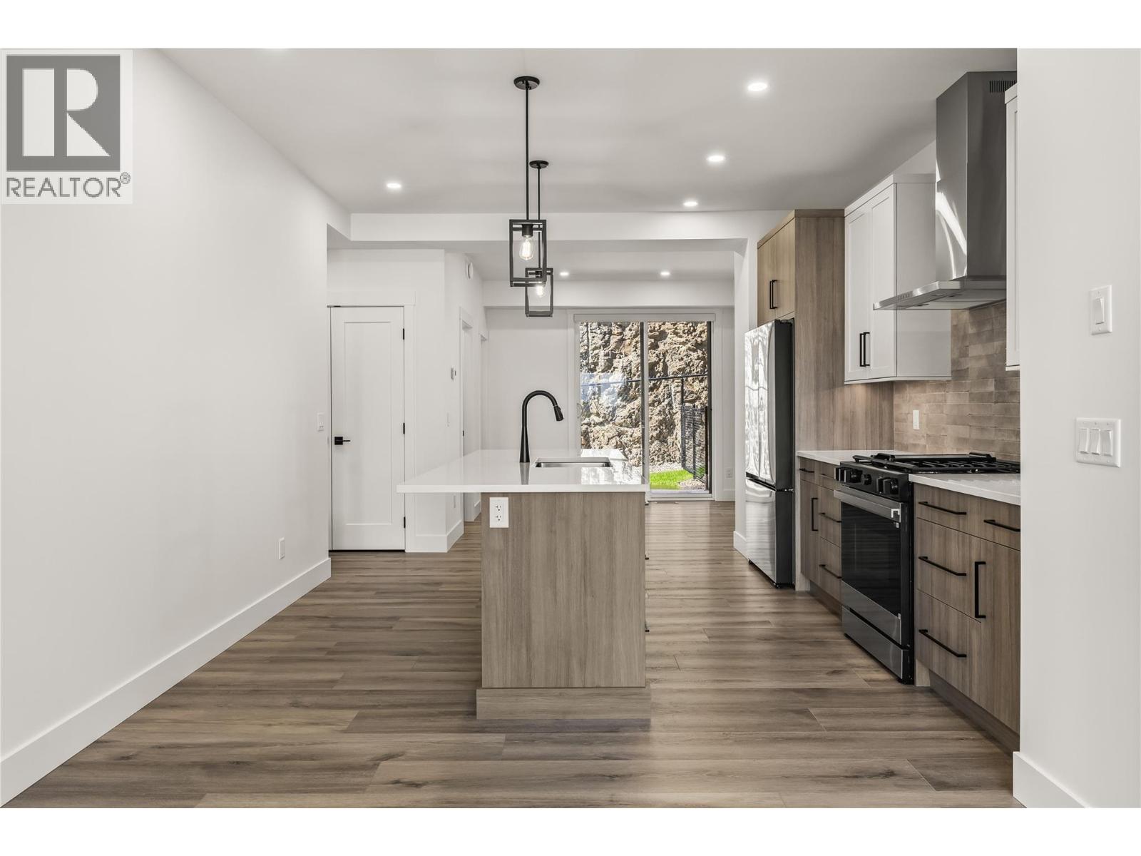Picture for Unit #17, 2835 Canyon Crest  Drive https://www.cirrealty.ca/reb/bc/1/10360821_11.jpg