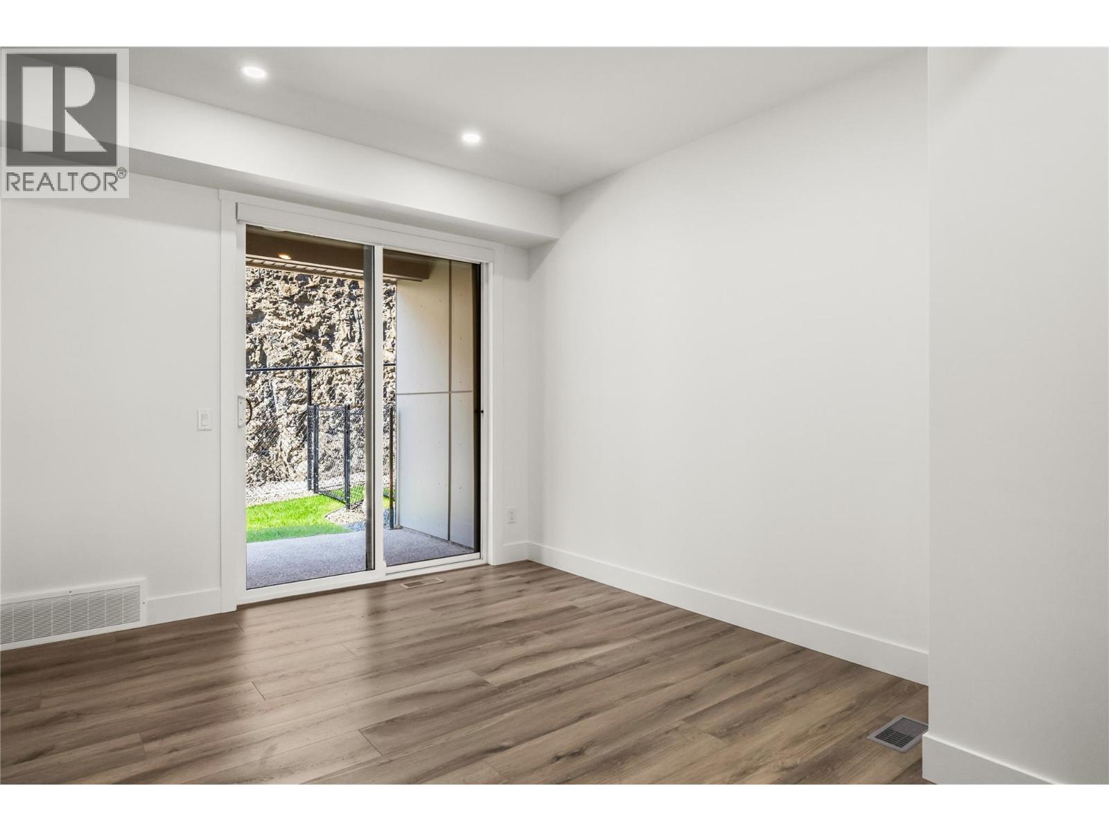 Picture for Unit #17, 2835 Canyon Crest  Drive https://www.cirrealty.ca/reb/bc/1/10360821_13.jpg