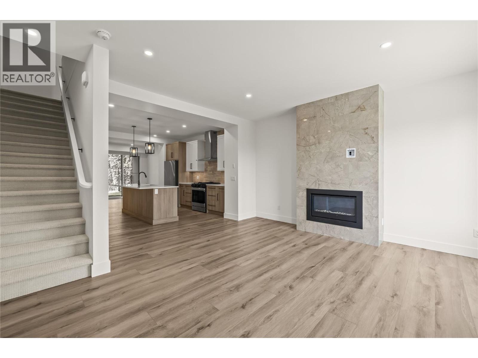 Picture for Unit #17, 2835 Canyon Crest  Drive https://www.cirrealty.ca/reb/bc/1/10360821_24.jpg