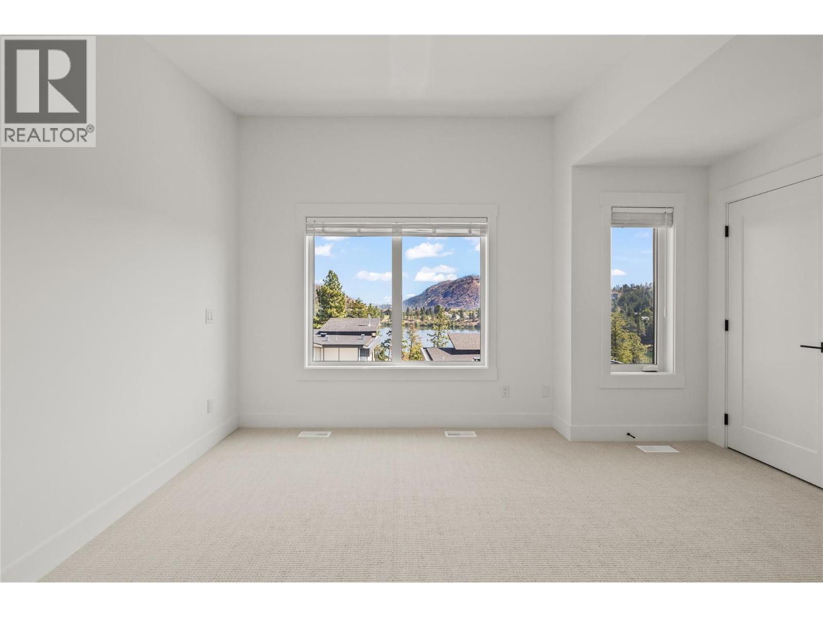 Picture for Unit #17, 2835 Canyon Crest  Drive https://www.cirrealty.ca/reb/bc/1/10360821_28.jpg